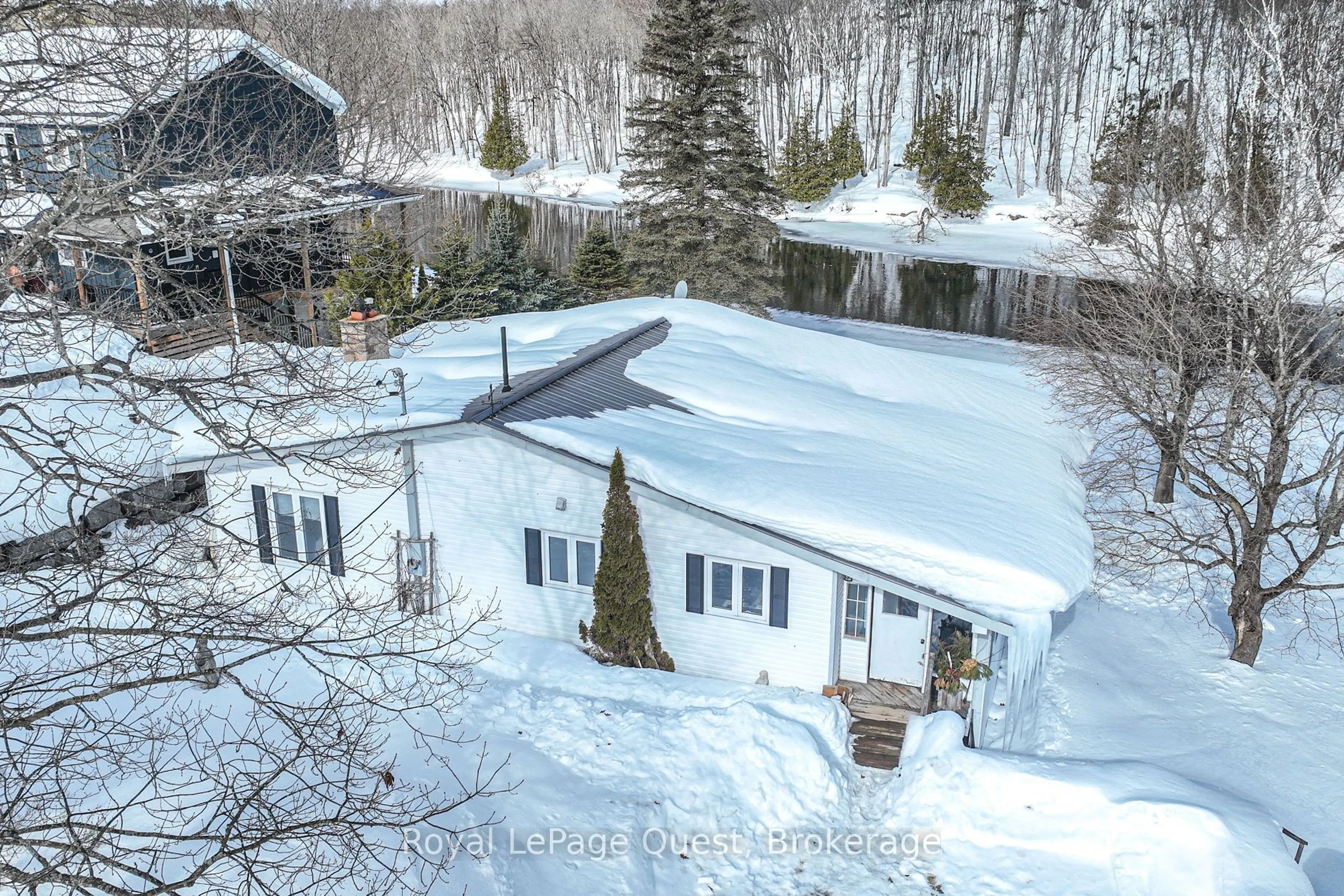 A pic from outside/outdoor area/front of a property/back of a property/a pic from drone, water/lake/river/ocean view for 3012 Moynes Rd, Severn Ontario L0K 2B0