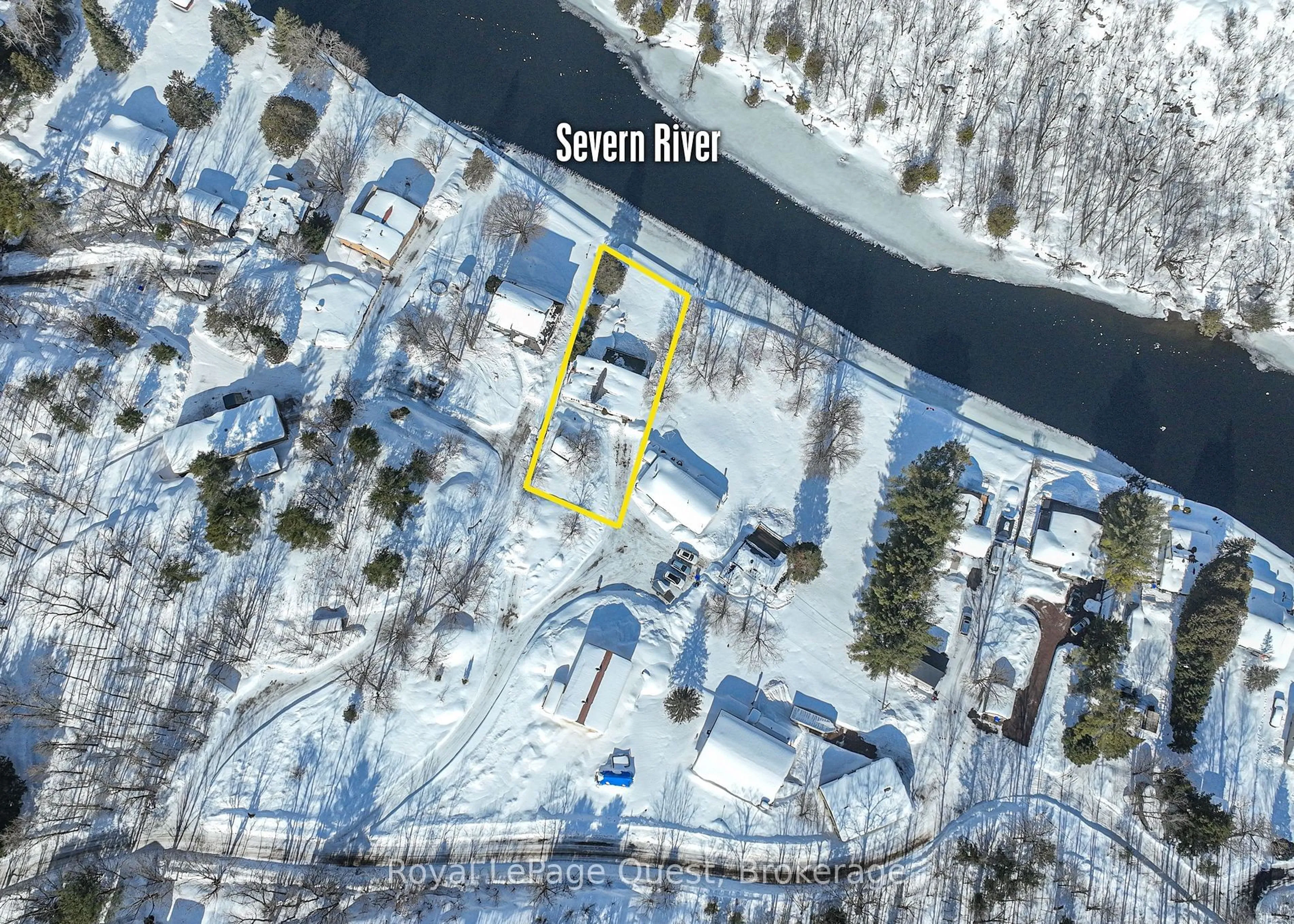 A pic from outside/outdoor area/front of a property/back of a property/a pic from drone, street for 3012 Moynes Rd, Severn Ontario L0K 2B0