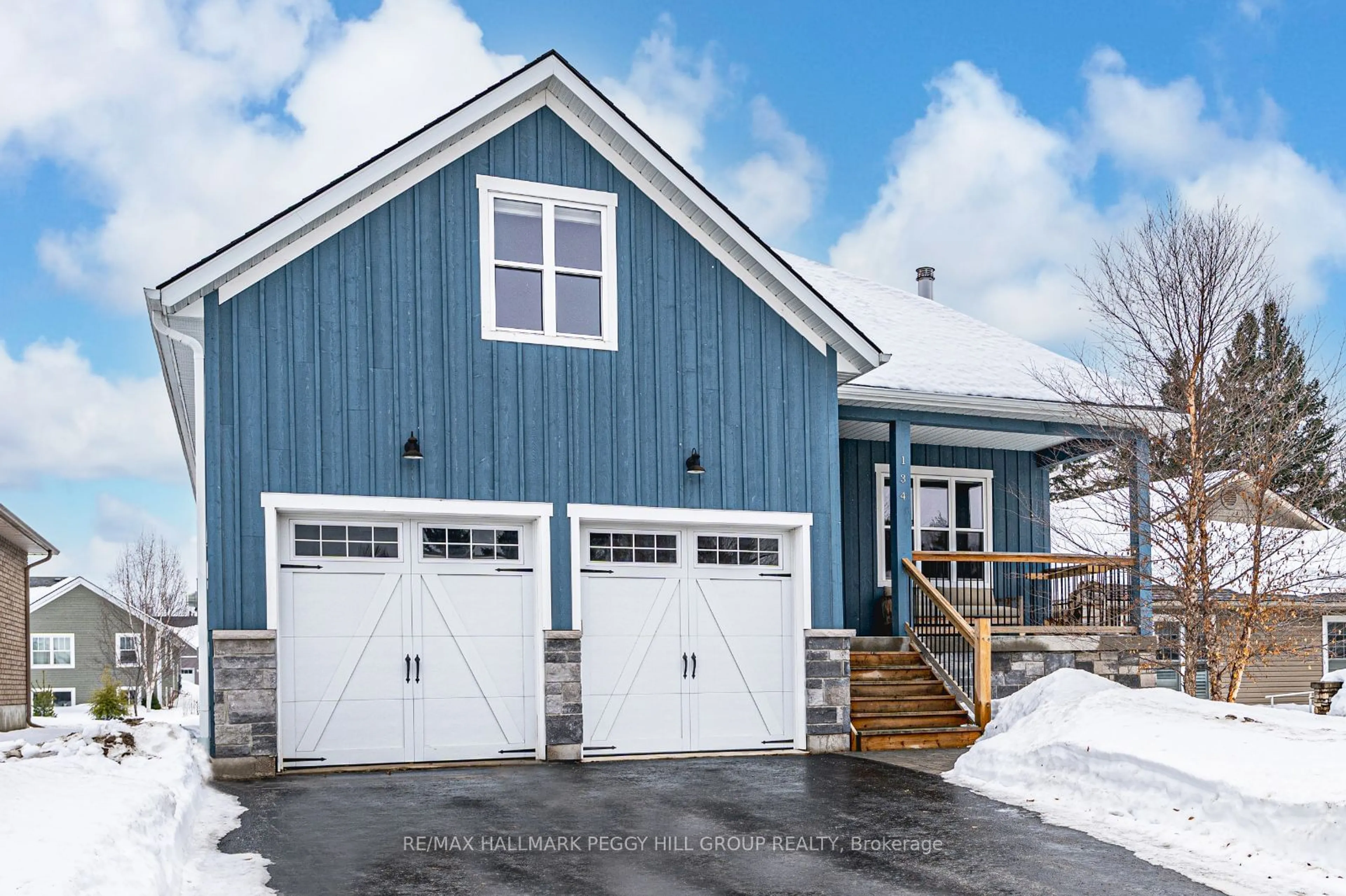 Home with vinyl exterior material, street for 134 Stanley St, Collingwood Ontario L9Y 0G3