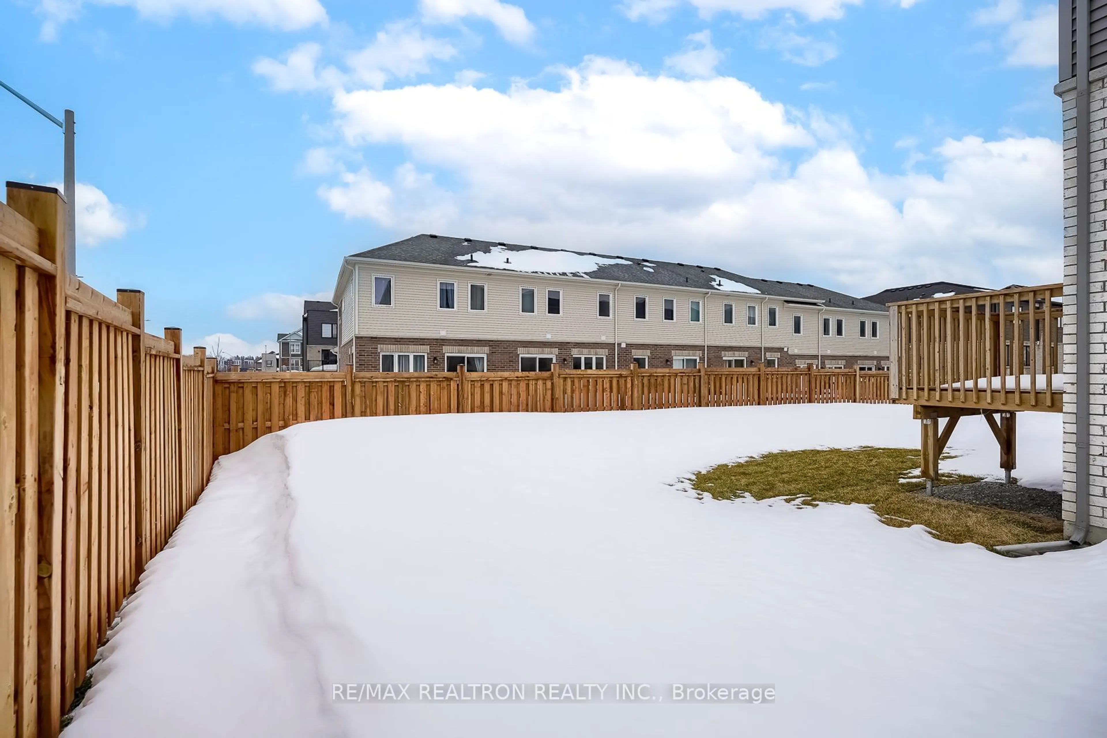 A pic from outside/outdoor area/front of a property/back of a property/a pic from drone, unknown for 240 Prince William Way, Barrie Ontario L9J 0V1