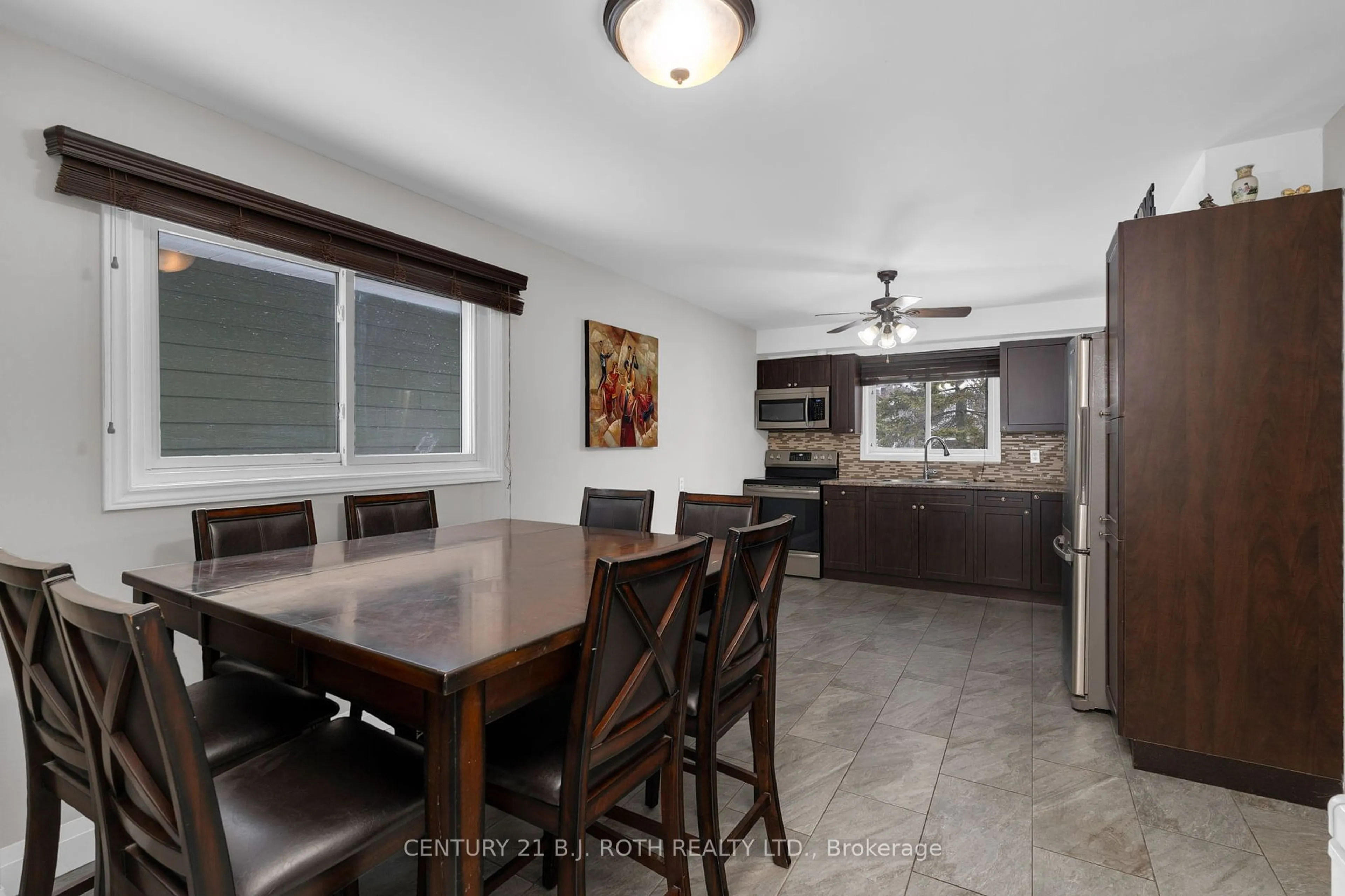 Open concept kitchen, ceramic/tile floor for 25 Elizabeth St, Barrie Ontario L4N 6M1