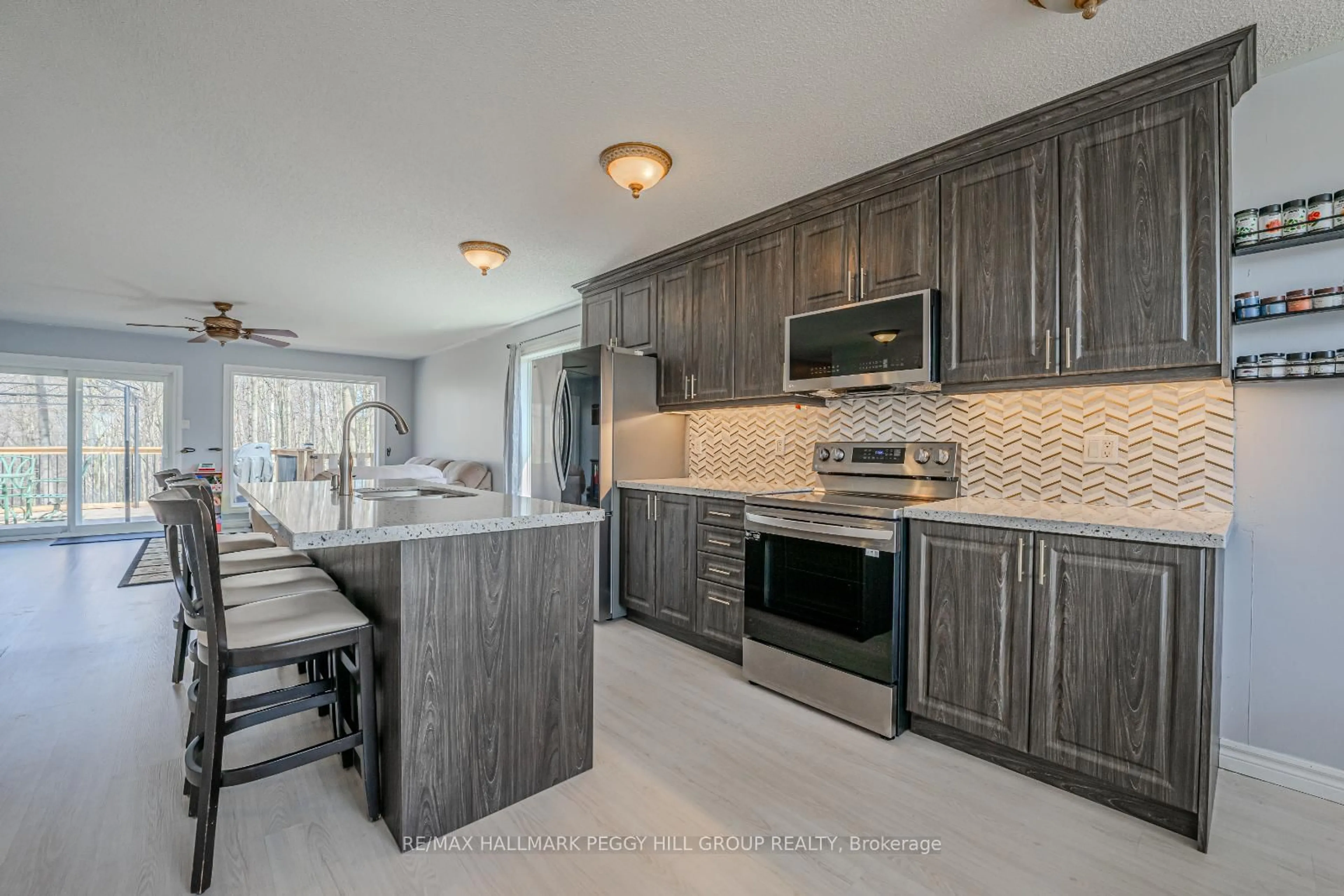 Open concept kitchen, ceramic/tile floor for 156 Mapleton Ave, Barrie Ontario L4N 9N7