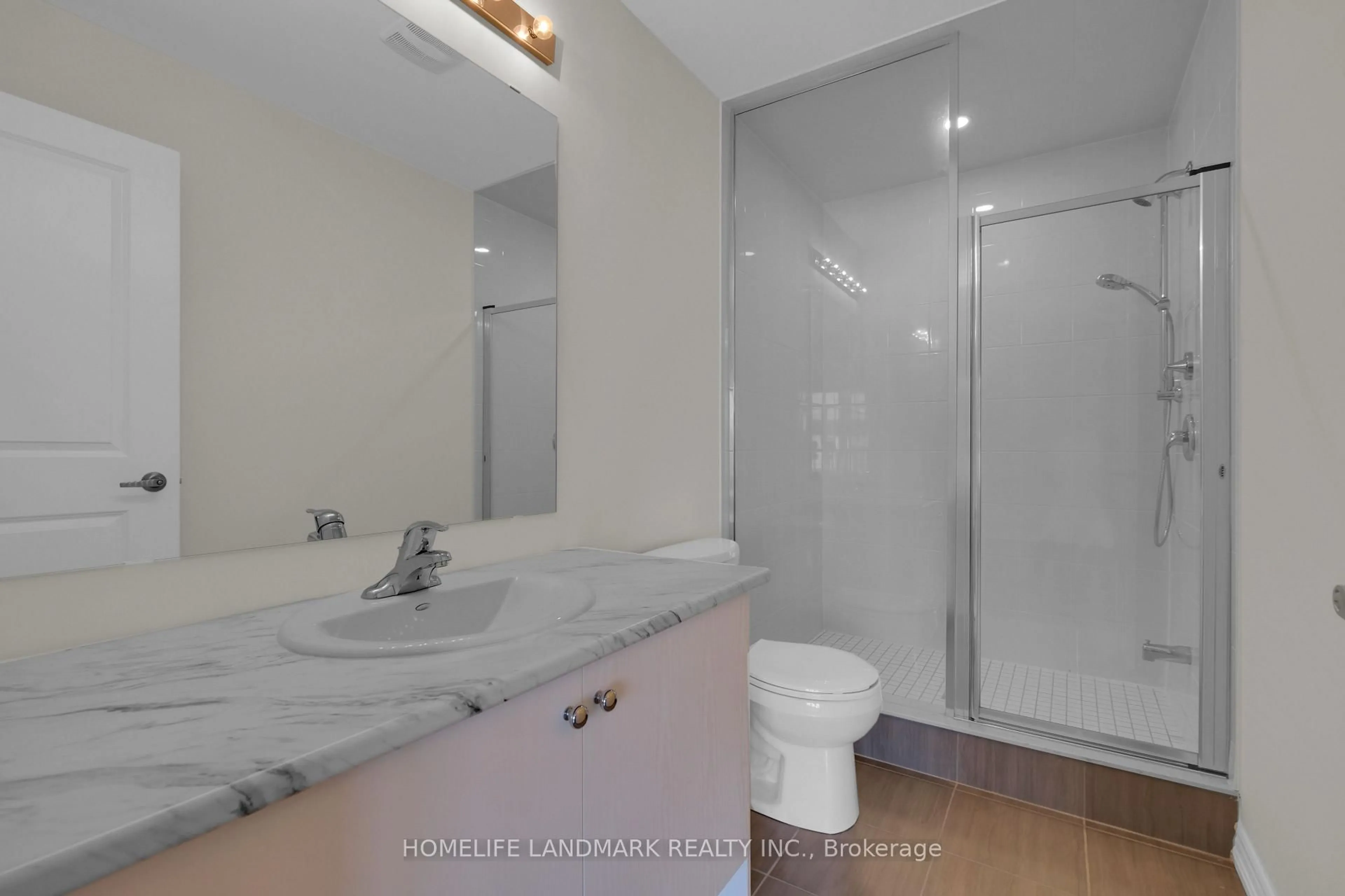 Standard bathroom, unknown for 152 Nottingham Rd, Barrie Ontario L9S 2Z8