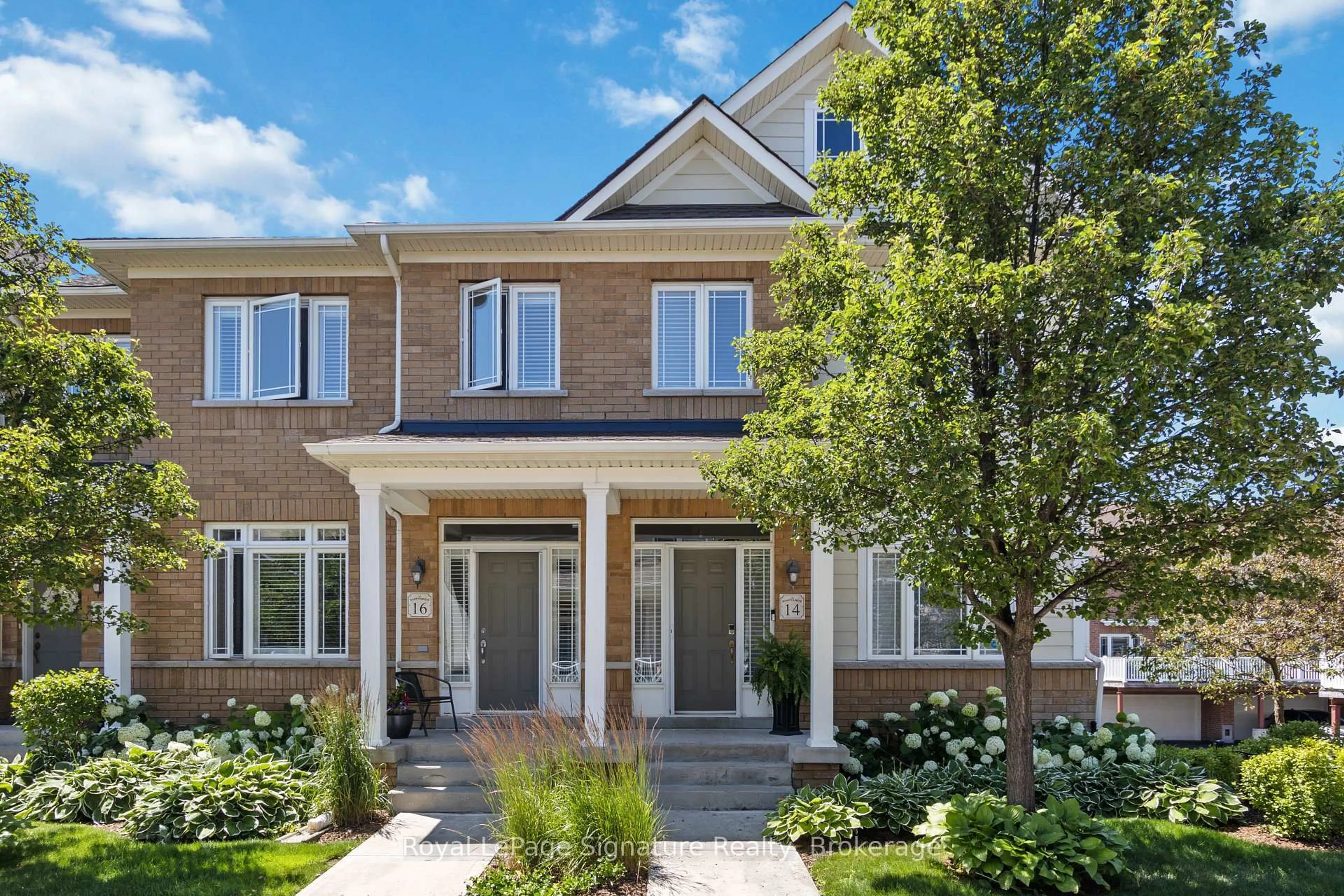 Home with brick exterior material, street for 14 Montclair Mews, Collingwood Ontario L9Y 0J7