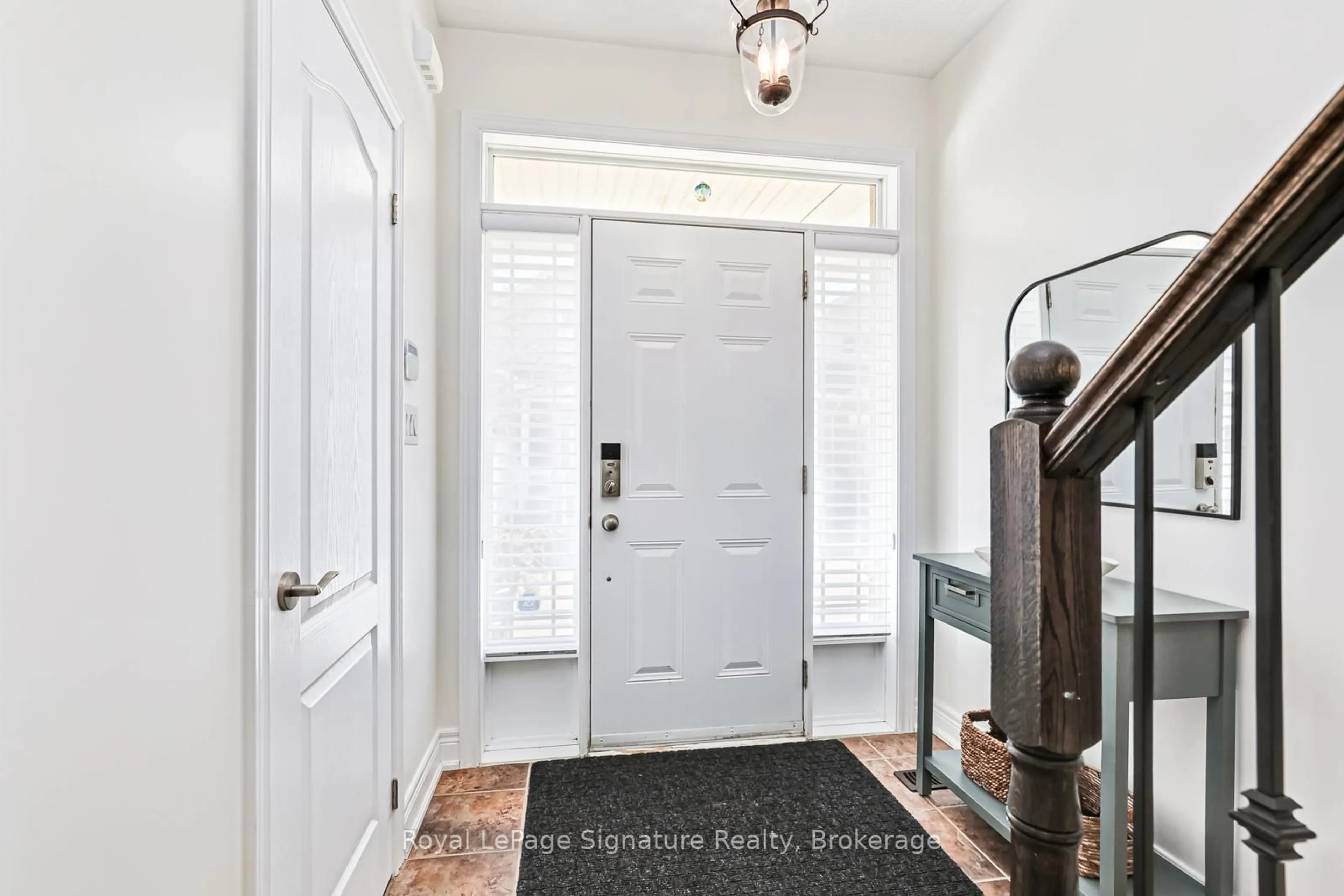 Indoor entryway for 14 Montclair Mews, Collingwood Ontario L9Y 0J7