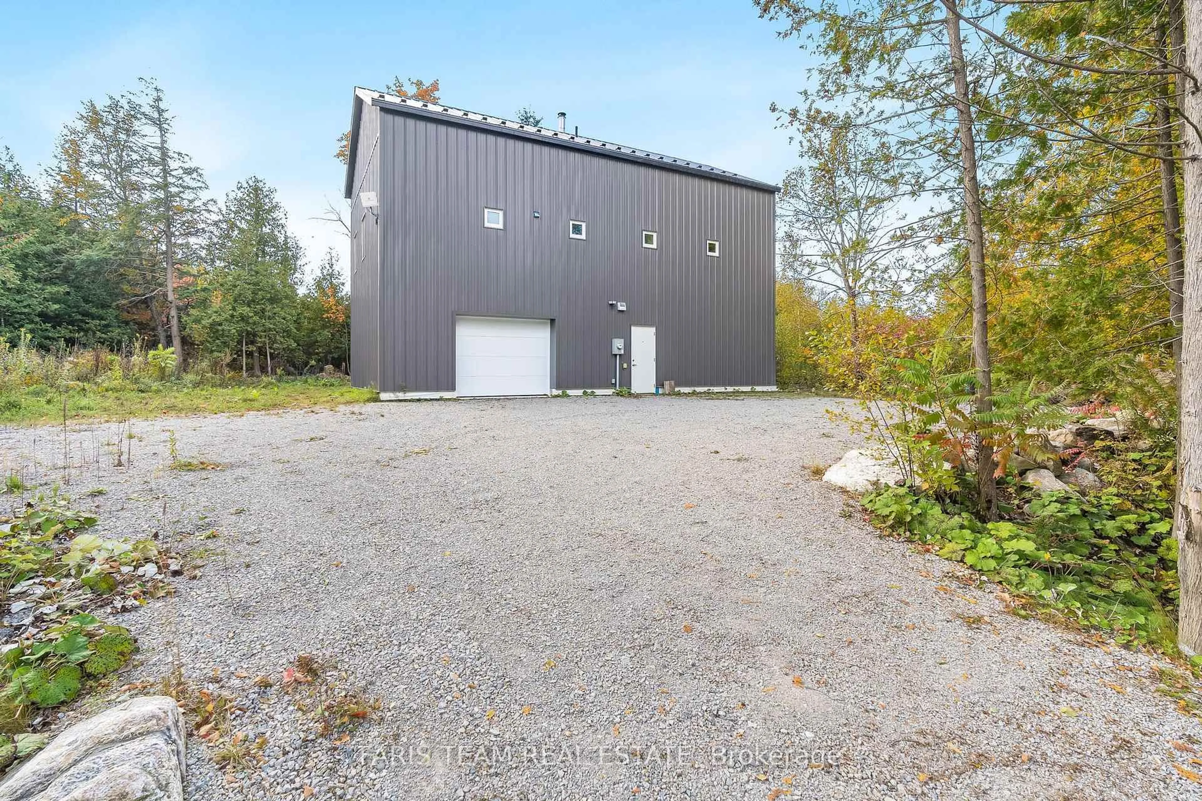 Shed for 2576 Champlain Rd, Tiny Ontario L9M 0C9