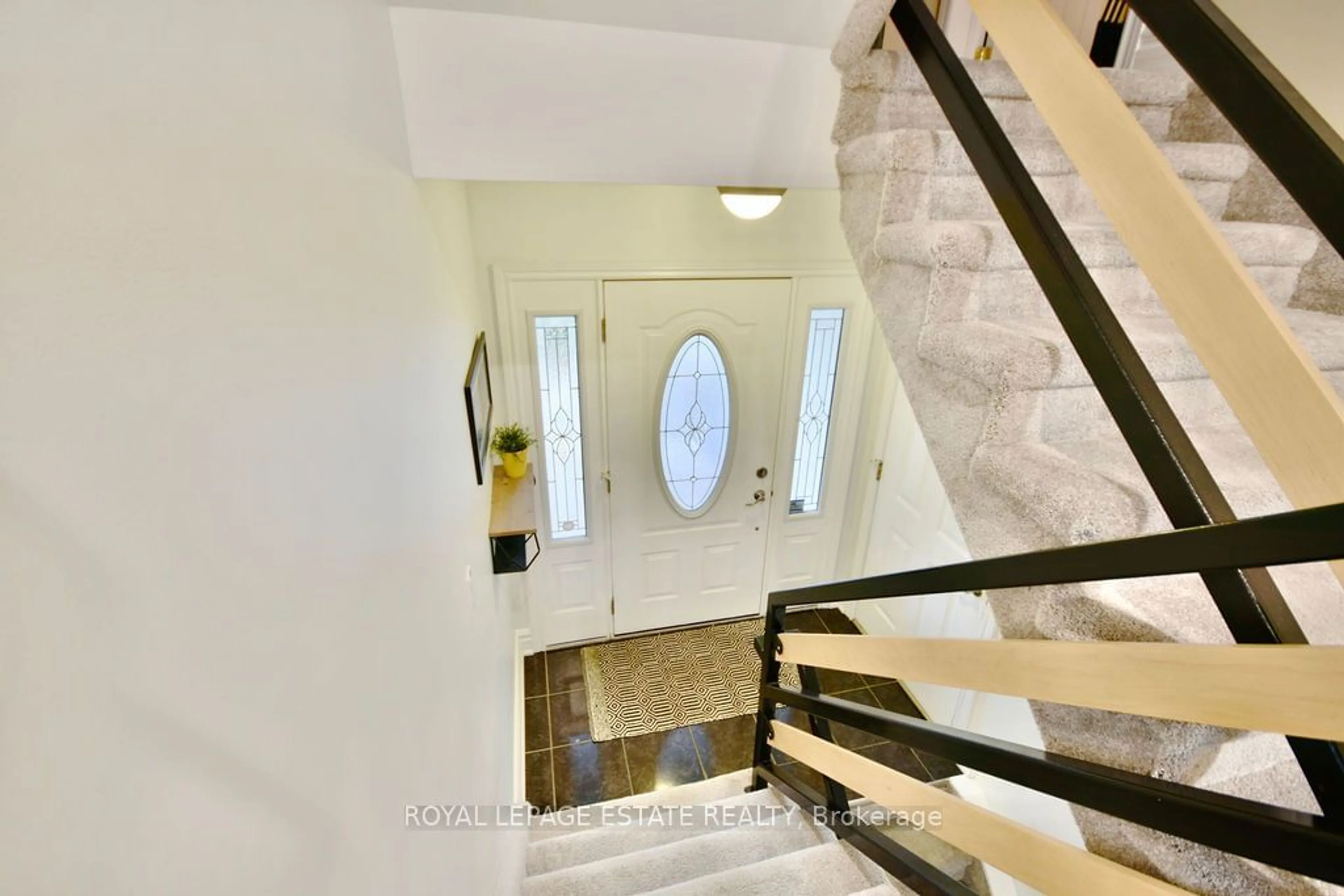 Indoor foyer for 25 Laidlaw St, Wasaga Beach Ontario L9Z 2L2