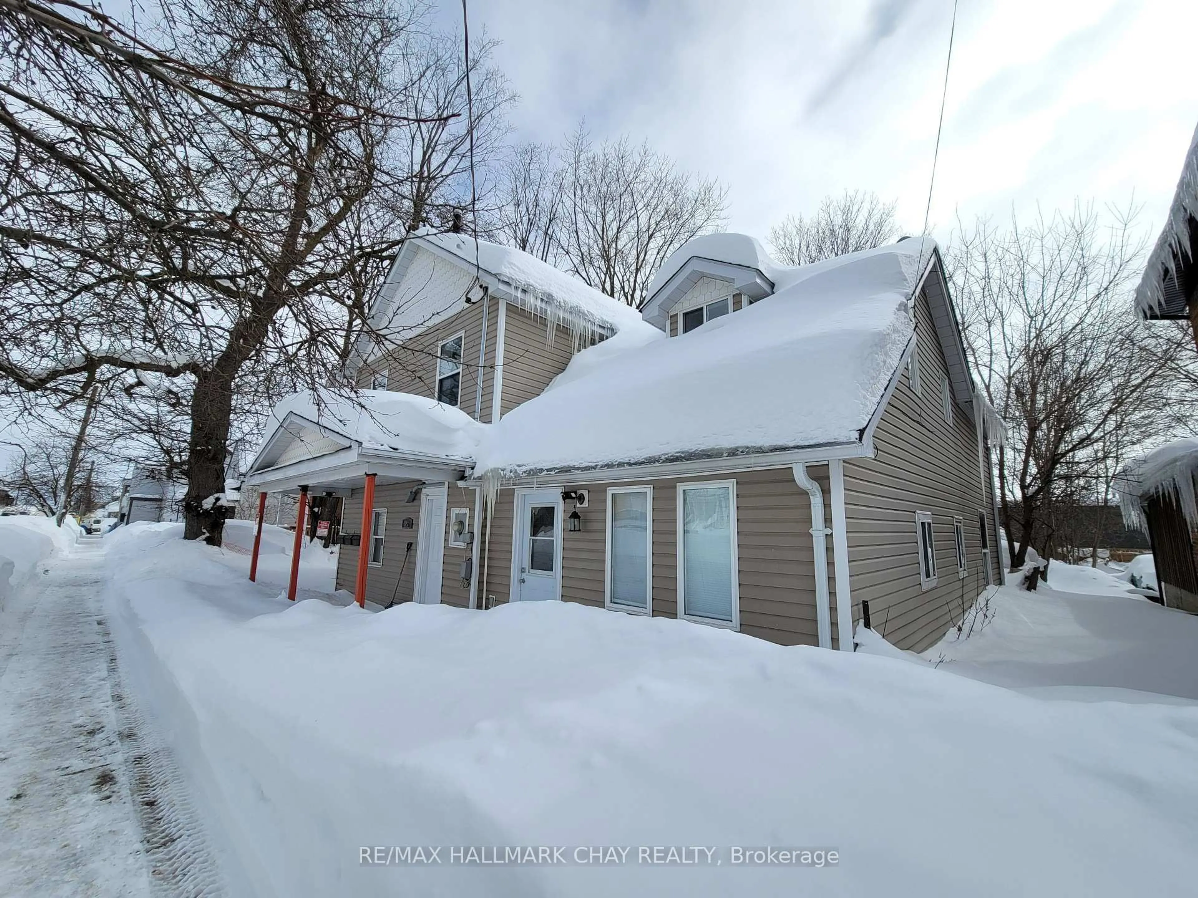 A pic from outside/outdoor area/front of a property/back of a property/a pic from drone, street for 23 Elgin St, Orillia Ontario L3V 1R8