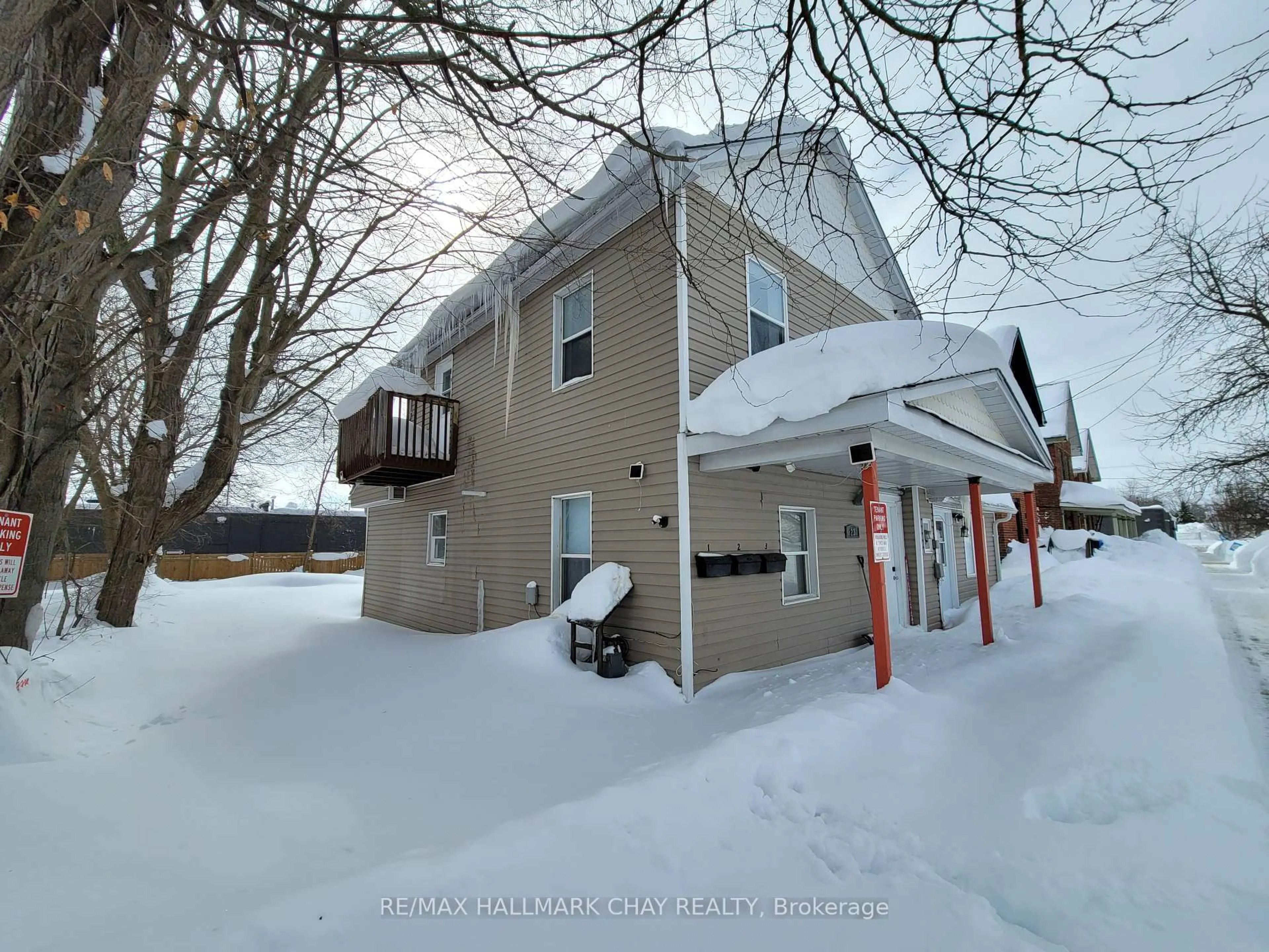 A pic from outside/outdoor area/front of a property/back of a property/a pic from drone, street for 23 Elgin St, Orillia Ontario L3V 1R8