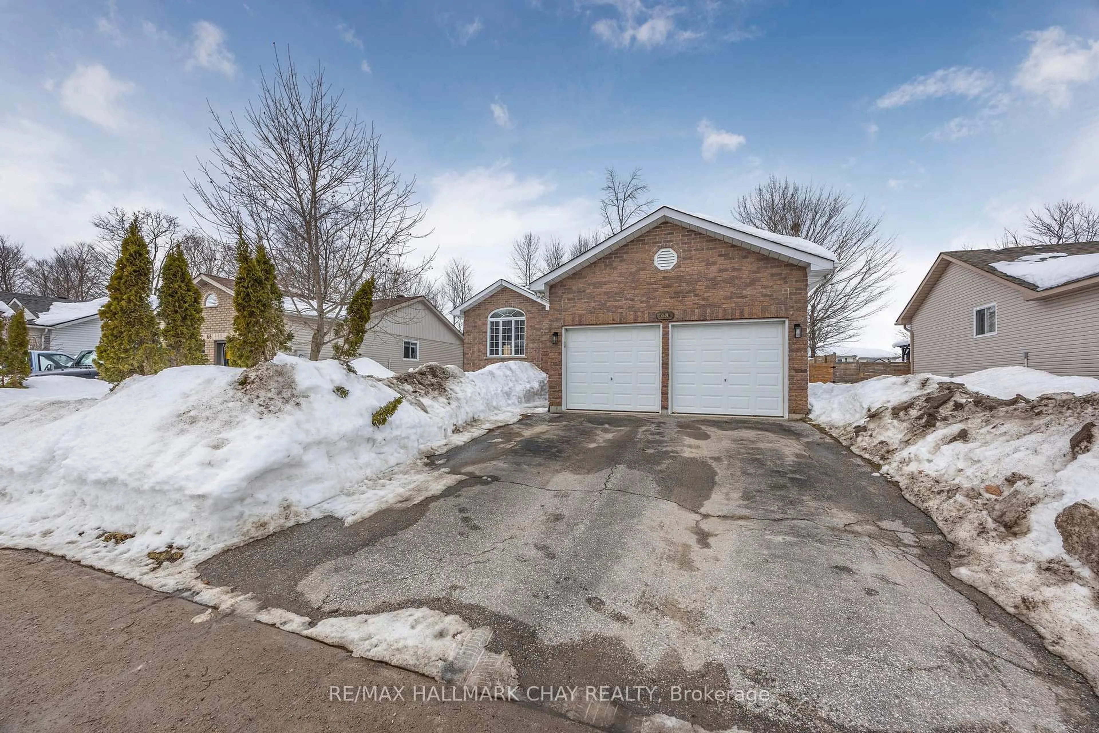 A pic from outside/outdoor area/front of a property/back of a property/a pic from drone, street for 68 Anderson Cres, Tay Ontario L0K 2A0