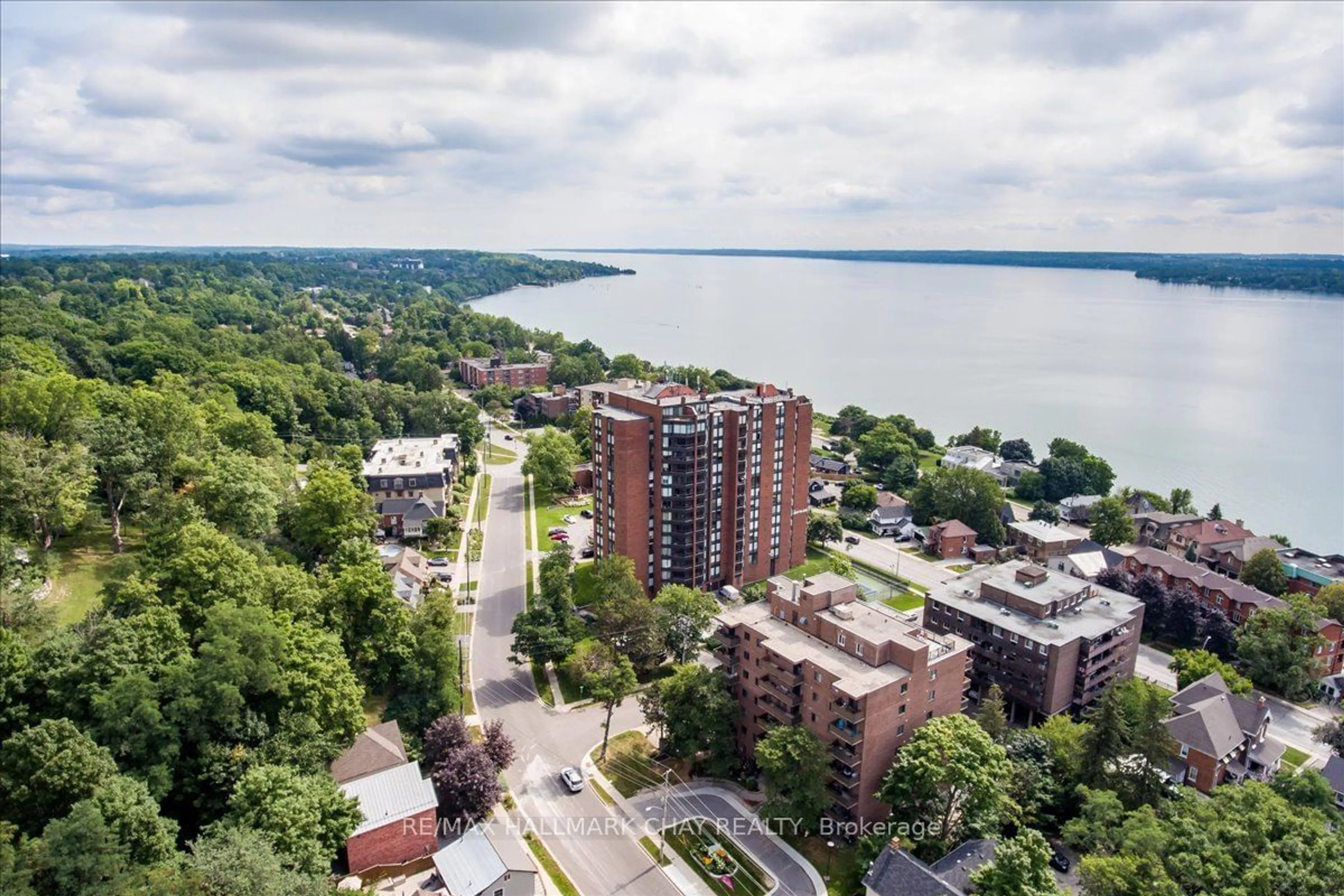 A pic from outside/outdoor area/front of a property/back of a property/a pic from drone, water/lake/river/ocean view for 195 Collier St, Barrie Ontario L4M 5L5