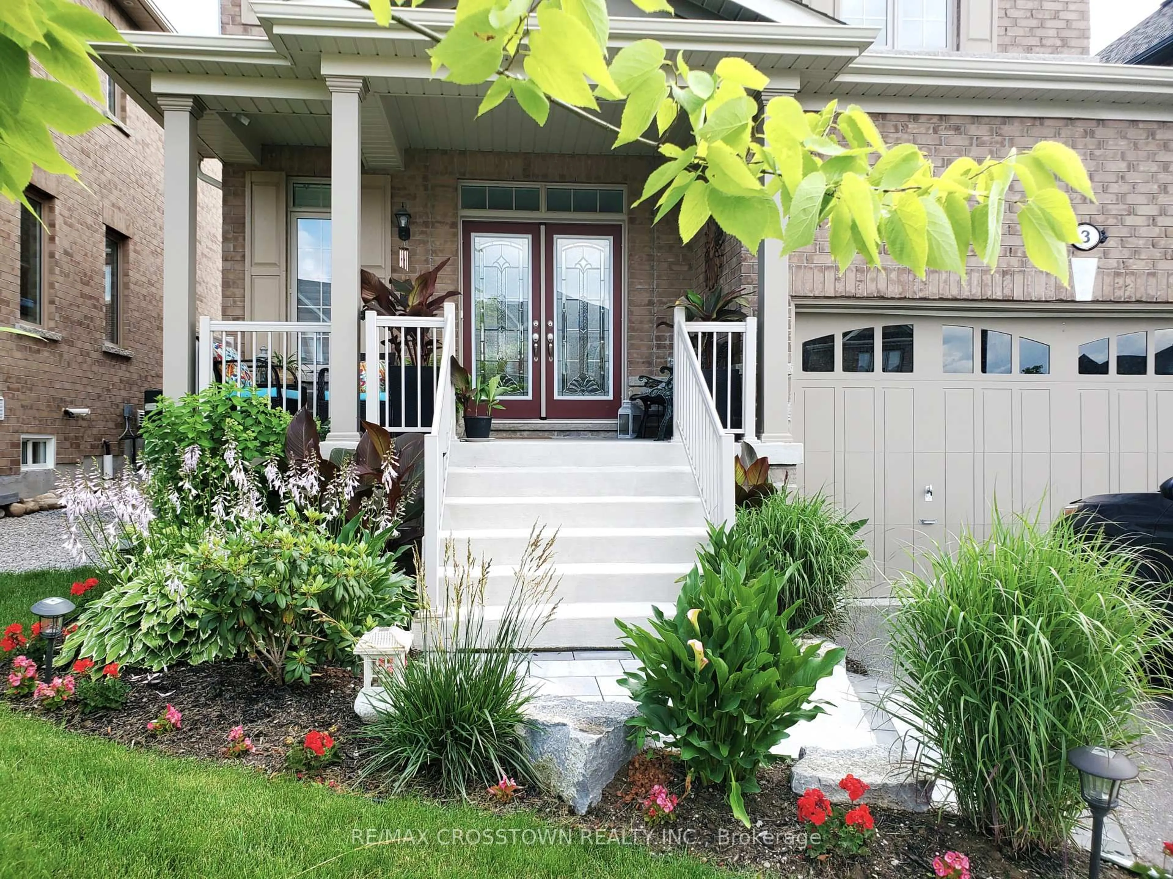 Indoor entryway for 3 Samuel Cres, Springwater Ontario L9X 2A4