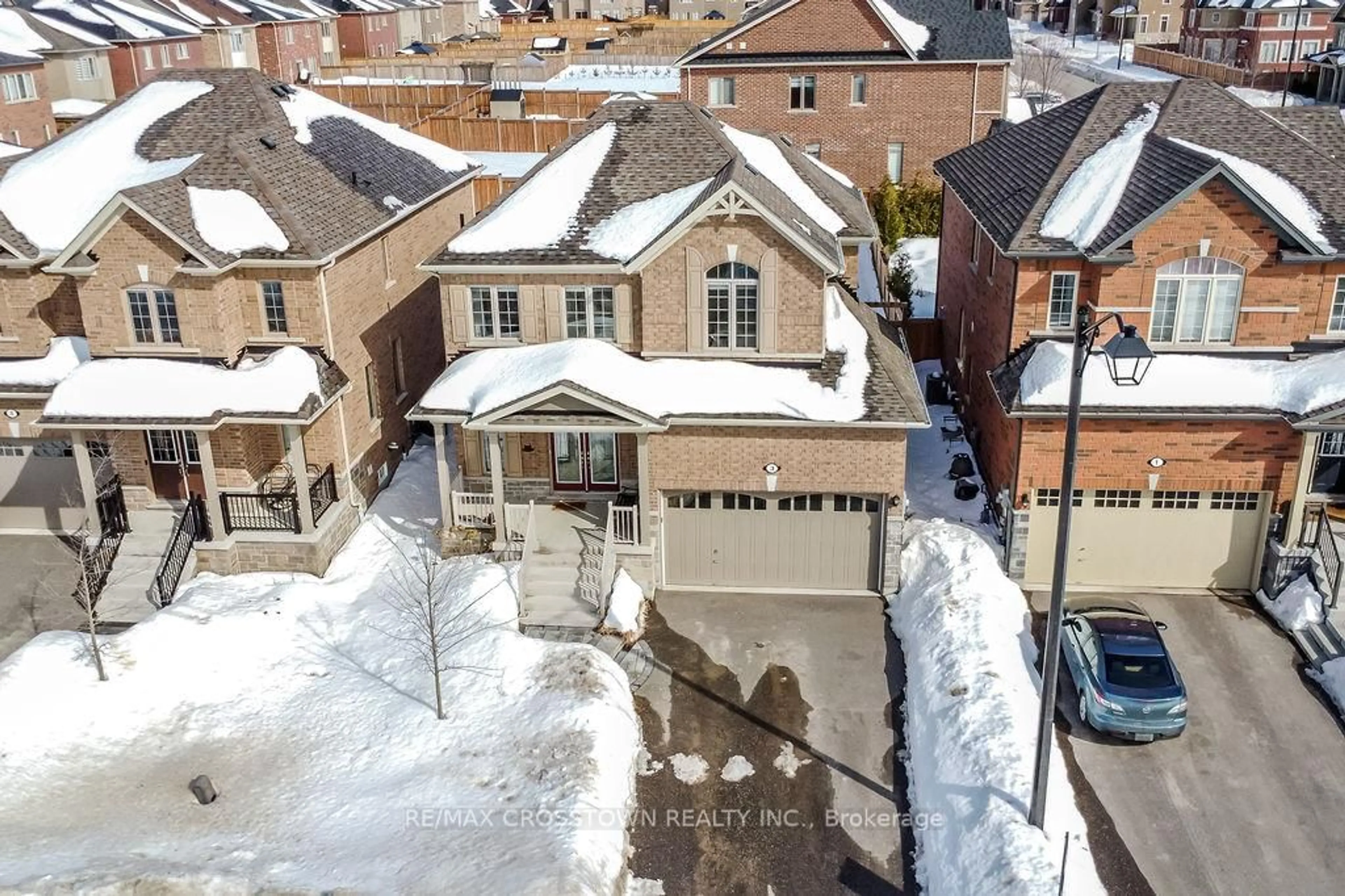 A pic from outside/outdoor area/front of a property/back of a property/a pic from drone, street for 3 Samuel Cres, Springwater Ontario L9X 2A4