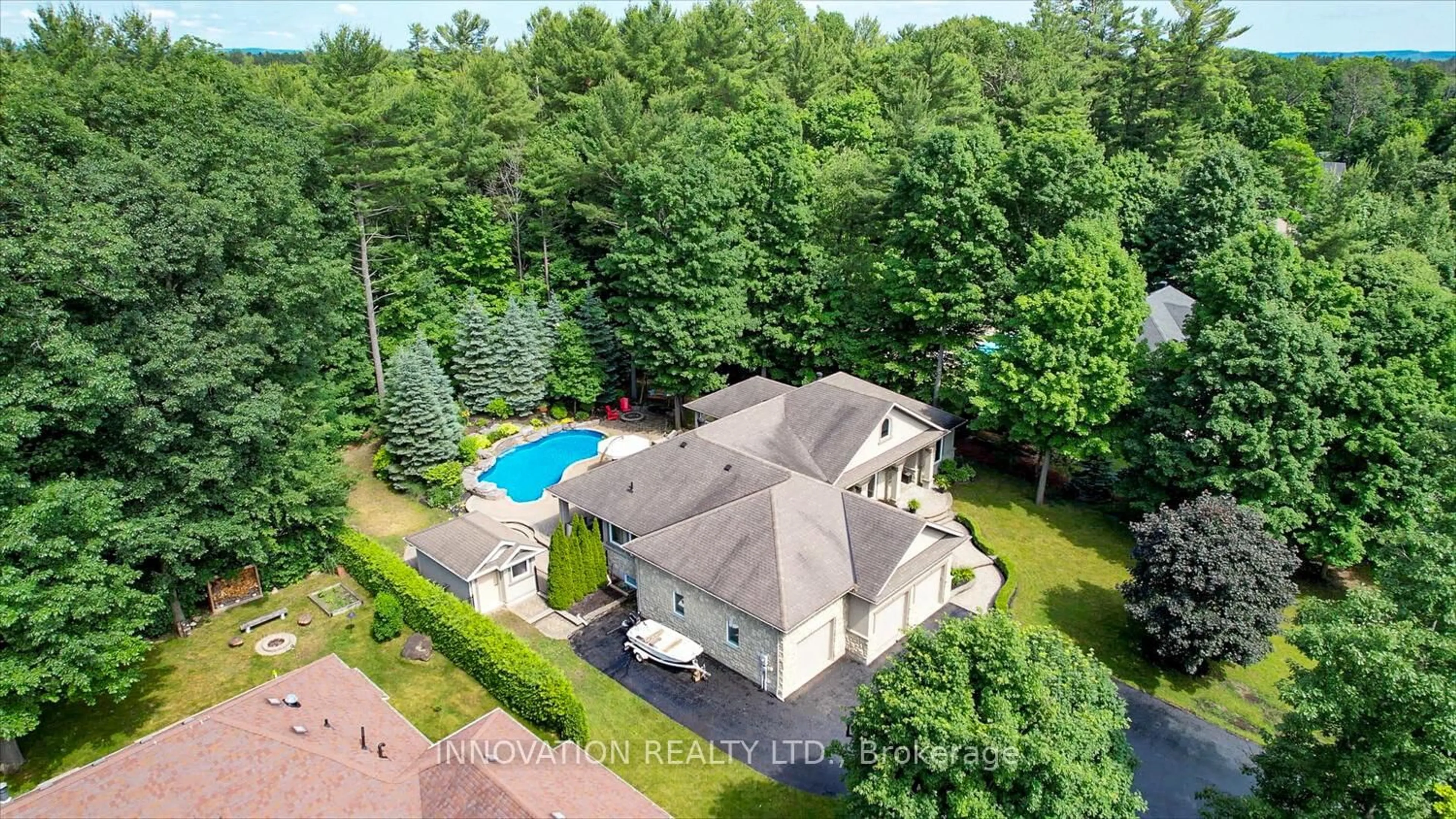 A pic from outside/outdoor area/front of a property/back of a property/a pic from drone, unknown for 28 LADDIE Lane, Springwater Ontario L9X 0C3