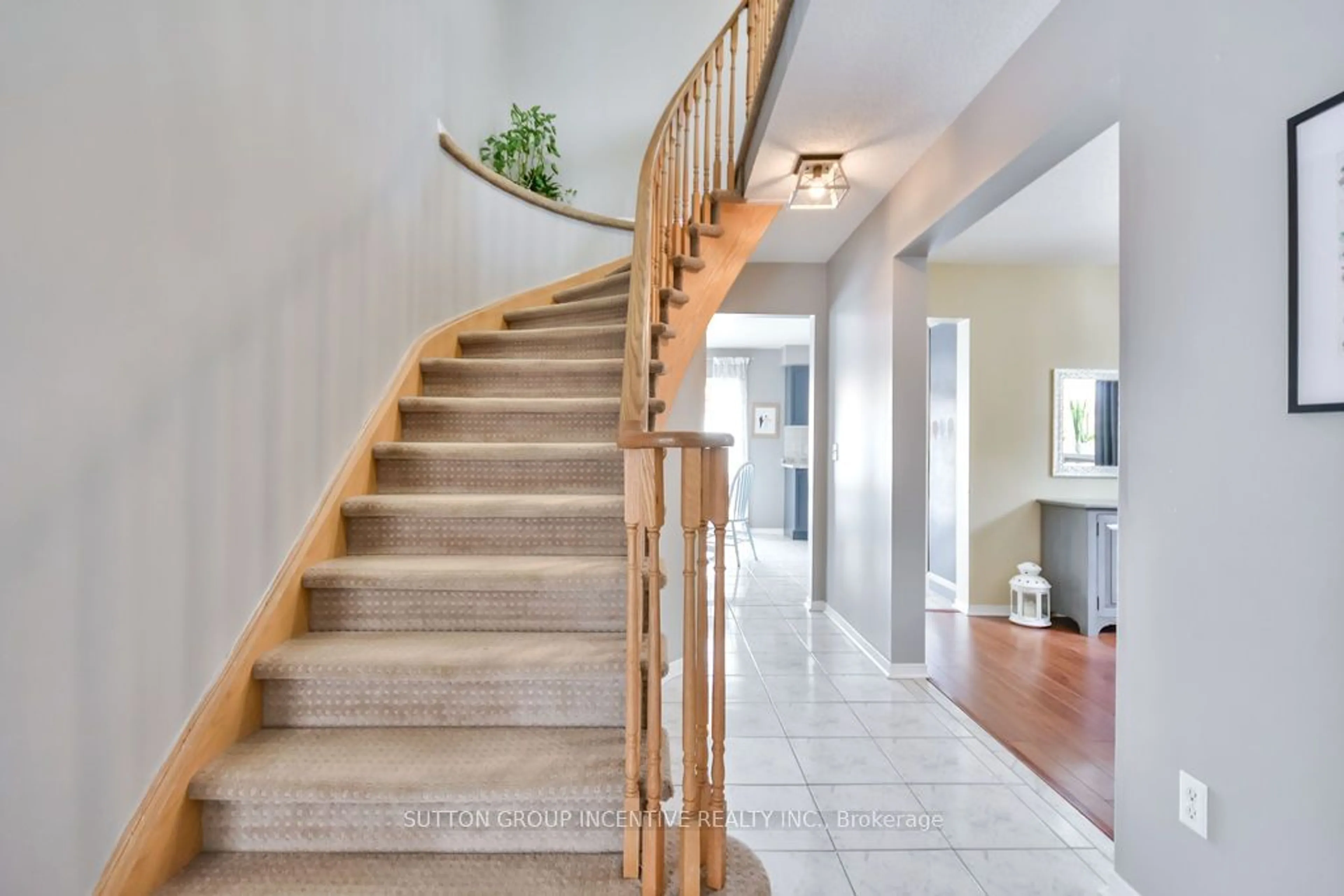 Stairs for 18 Wice Rd, Barrie Ontario L4N 8S4