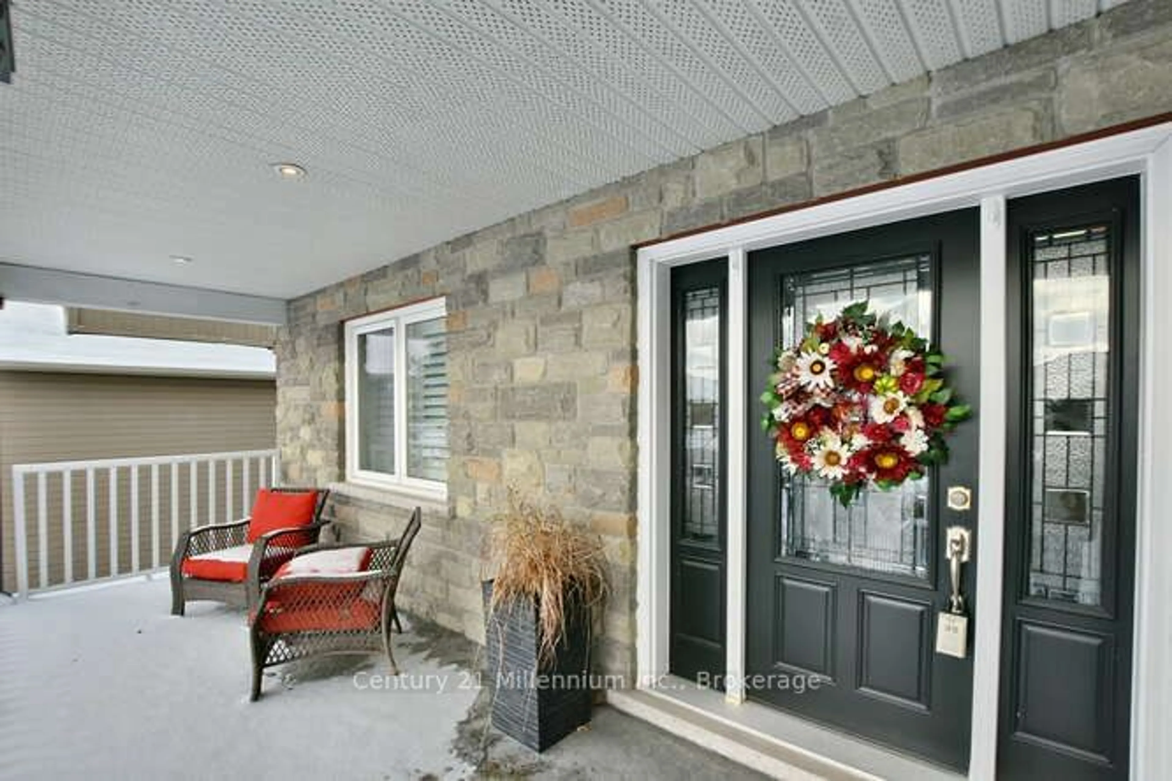 Indoor entryway for 117 STANLEY St, Collingwood Ontario L9Y 0G3