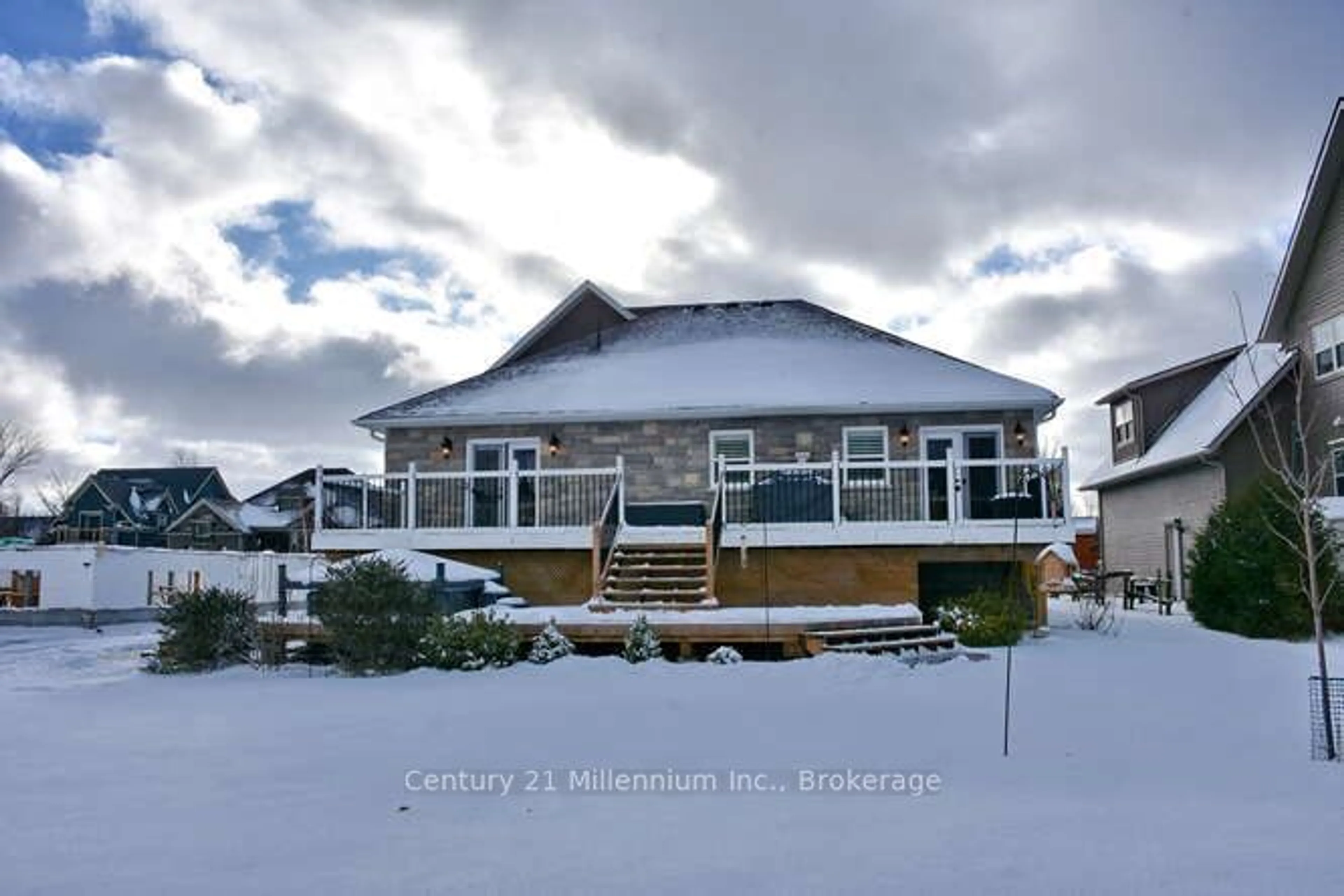 A pic from outside/outdoor area/front of a property/back of a property/a pic from drone, building for 117 STANLEY St, Collingwood Ontario L9Y 0G3