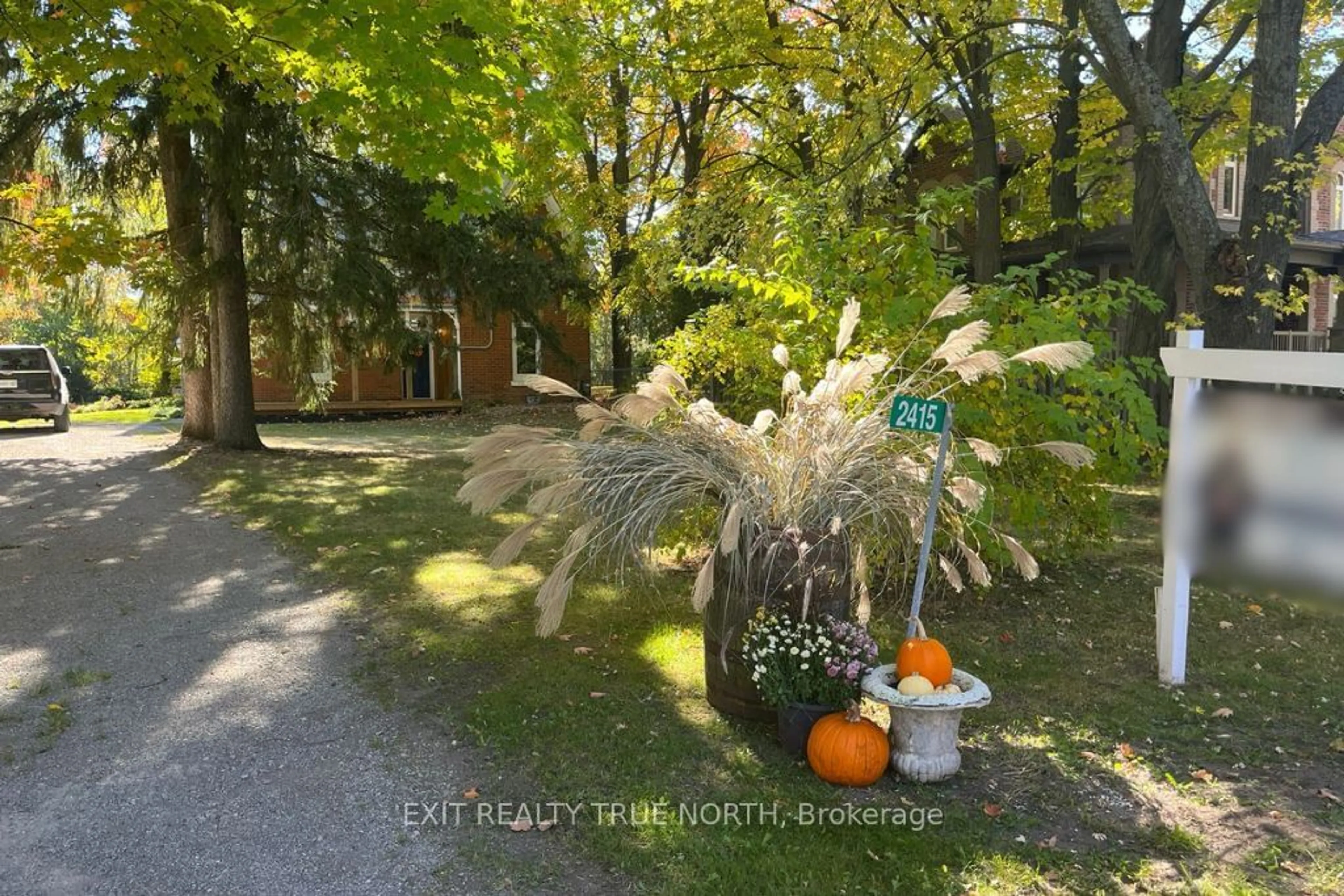 A pic from outside/outdoor area/front of a property/back of a property/a pic from drone, unknown for 2415 Ronald Rd, Springwater Ontario L9X 2C3