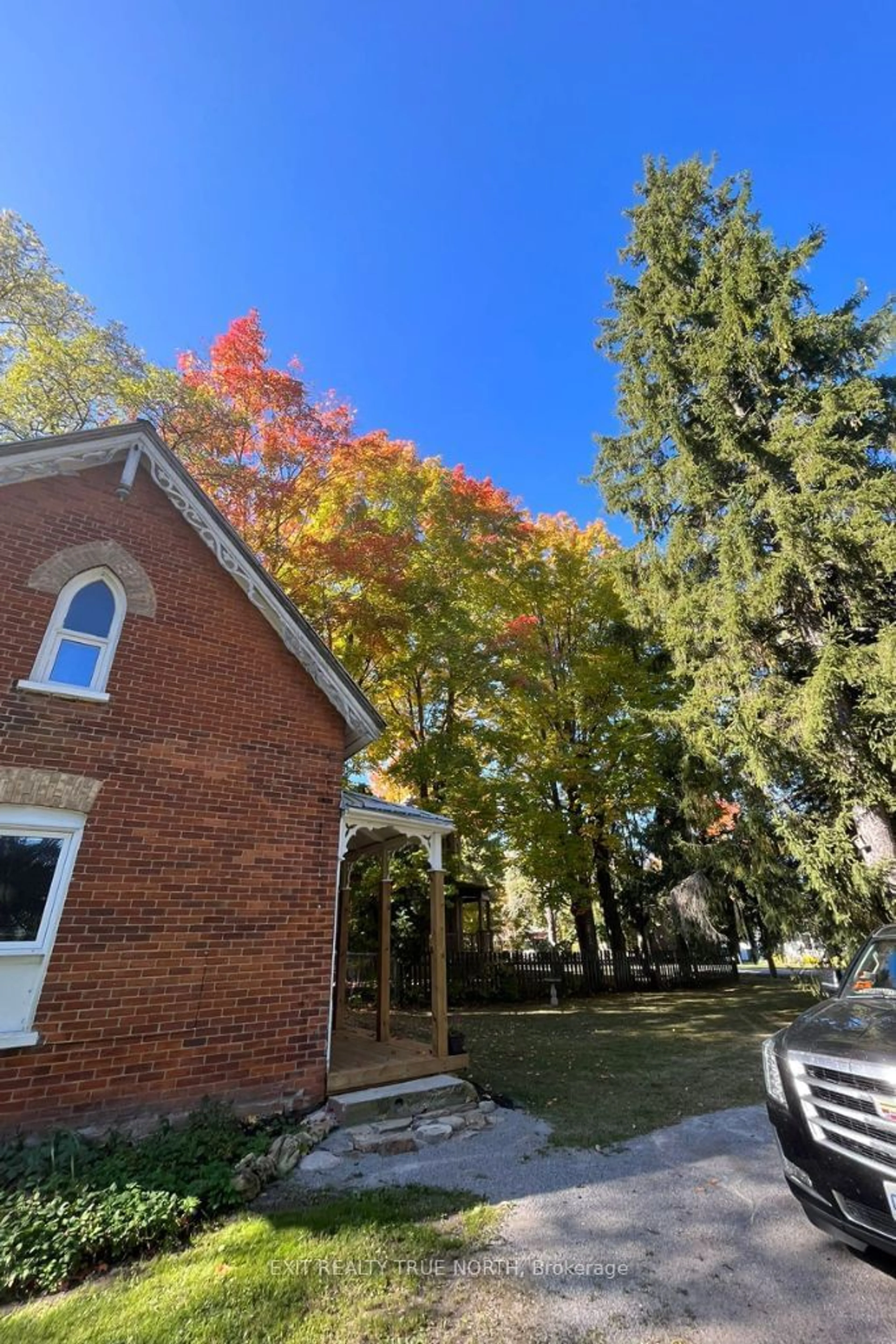 A pic from outside/outdoor area/front of a property/back of a property/a pic from drone, street for 2415 Ronald Rd, Springwater Ontario L9X 2C3