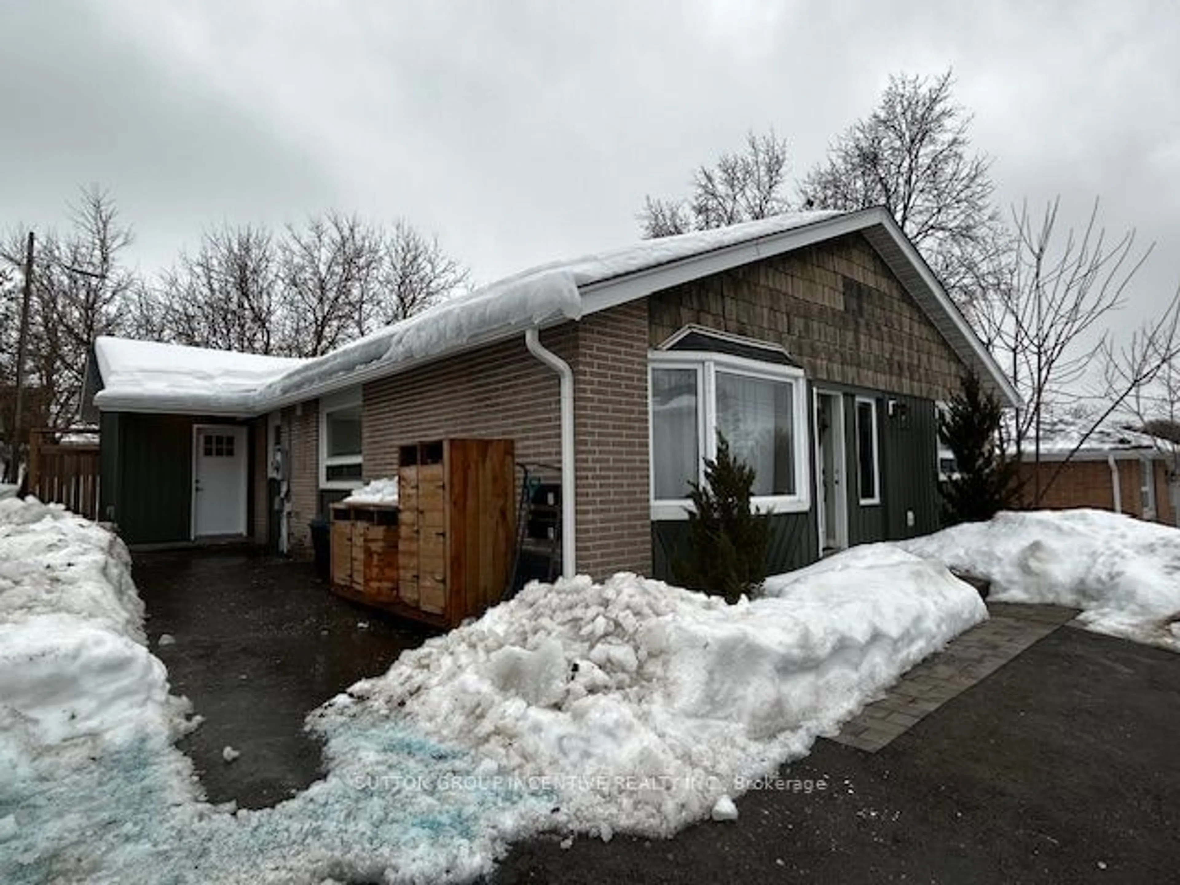 Unknown for 75 Queen St, Barrie Ontario L4M 1Z2