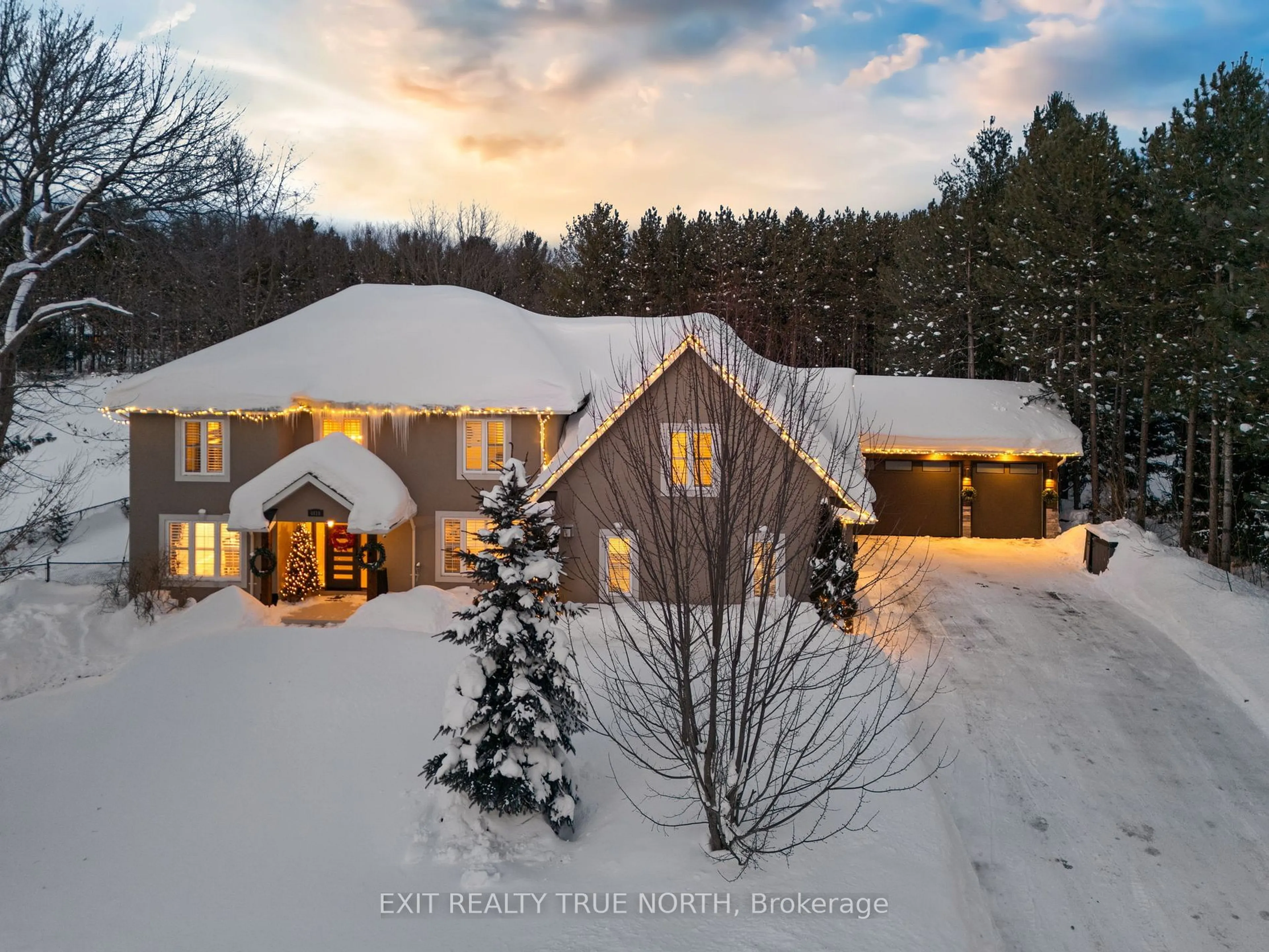 A pic from outside/outdoor area/front of a property/back of a property/a pic from drone, unknown for 4019 Jilem Crt, Severn Ontario L3V 6H2