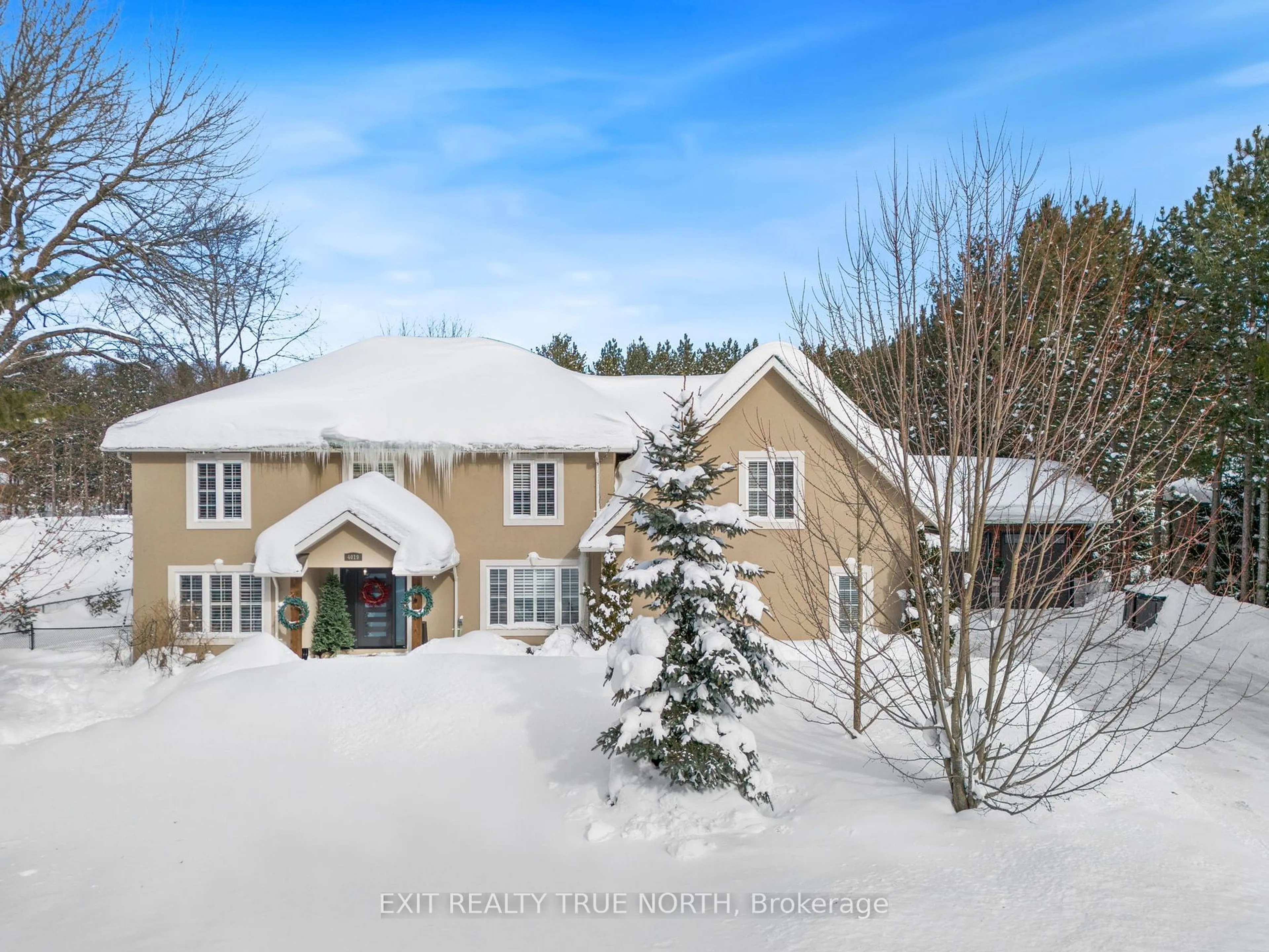 A pic from outside/outdoor area/front of a property/back of a property/a pic from drone, street for 4019 Jilem Crt, Severn Ontario L3V 6H2