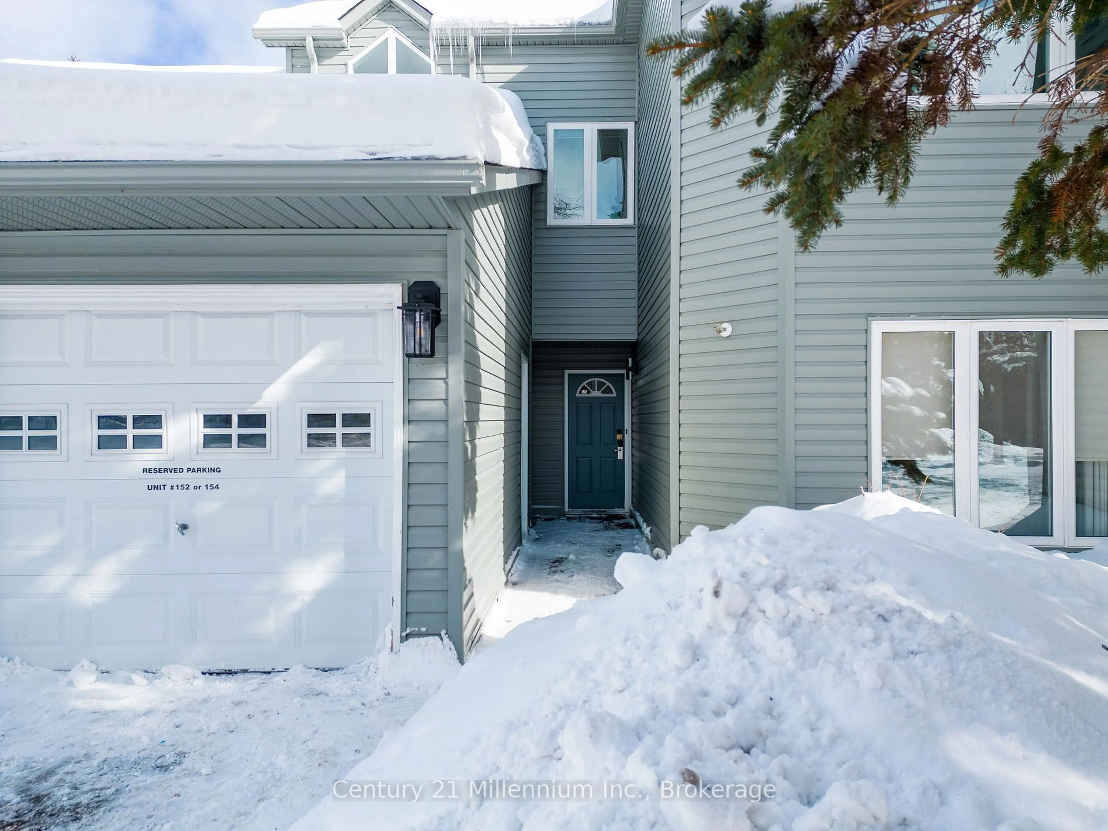 Indoor entryway for 152 Fairway Cres #19, Collingwood Ontario L9Y 5B4