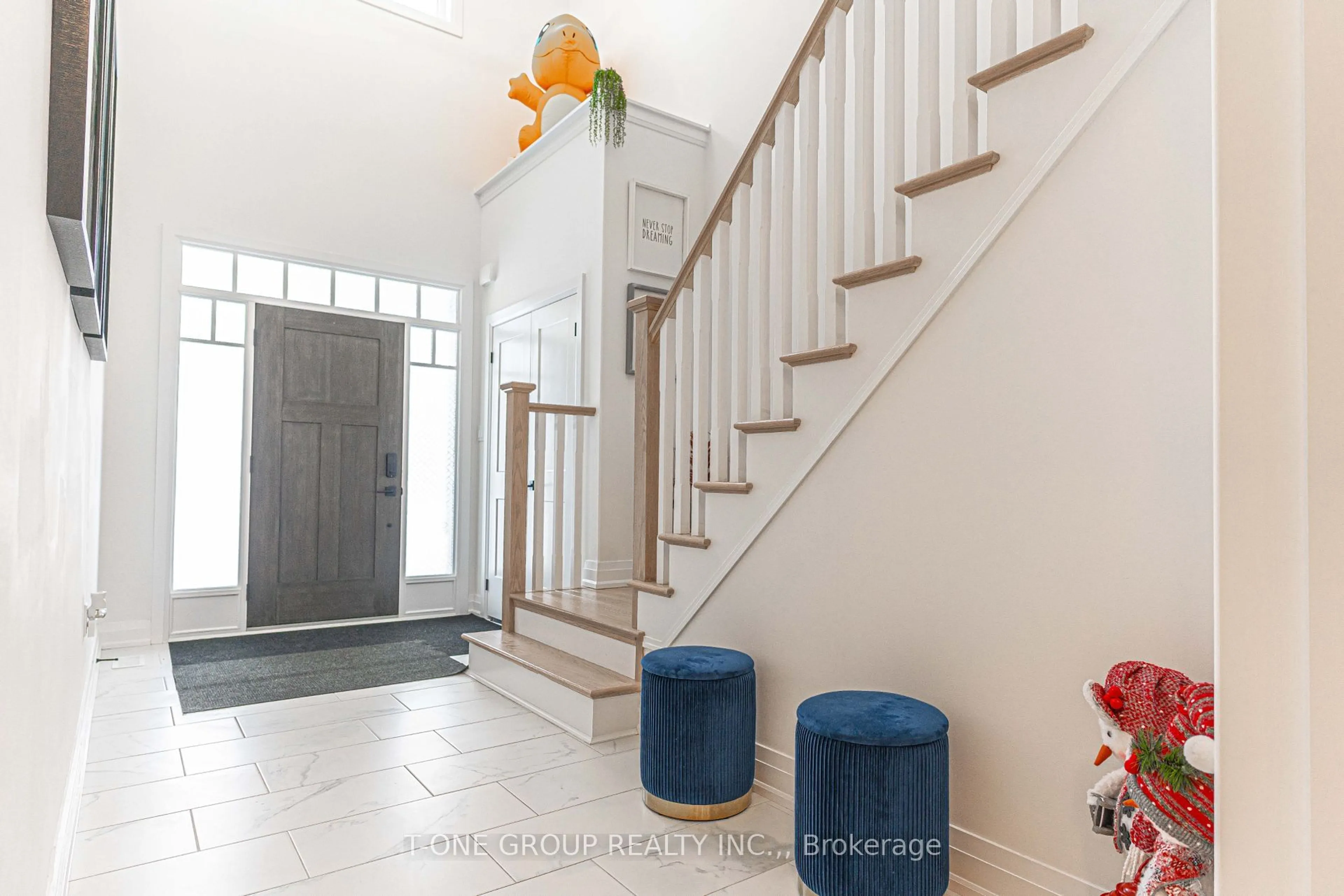 Indoor entryway for 41 Maidens Cres, Collingwood Ontario L9Y 5M4