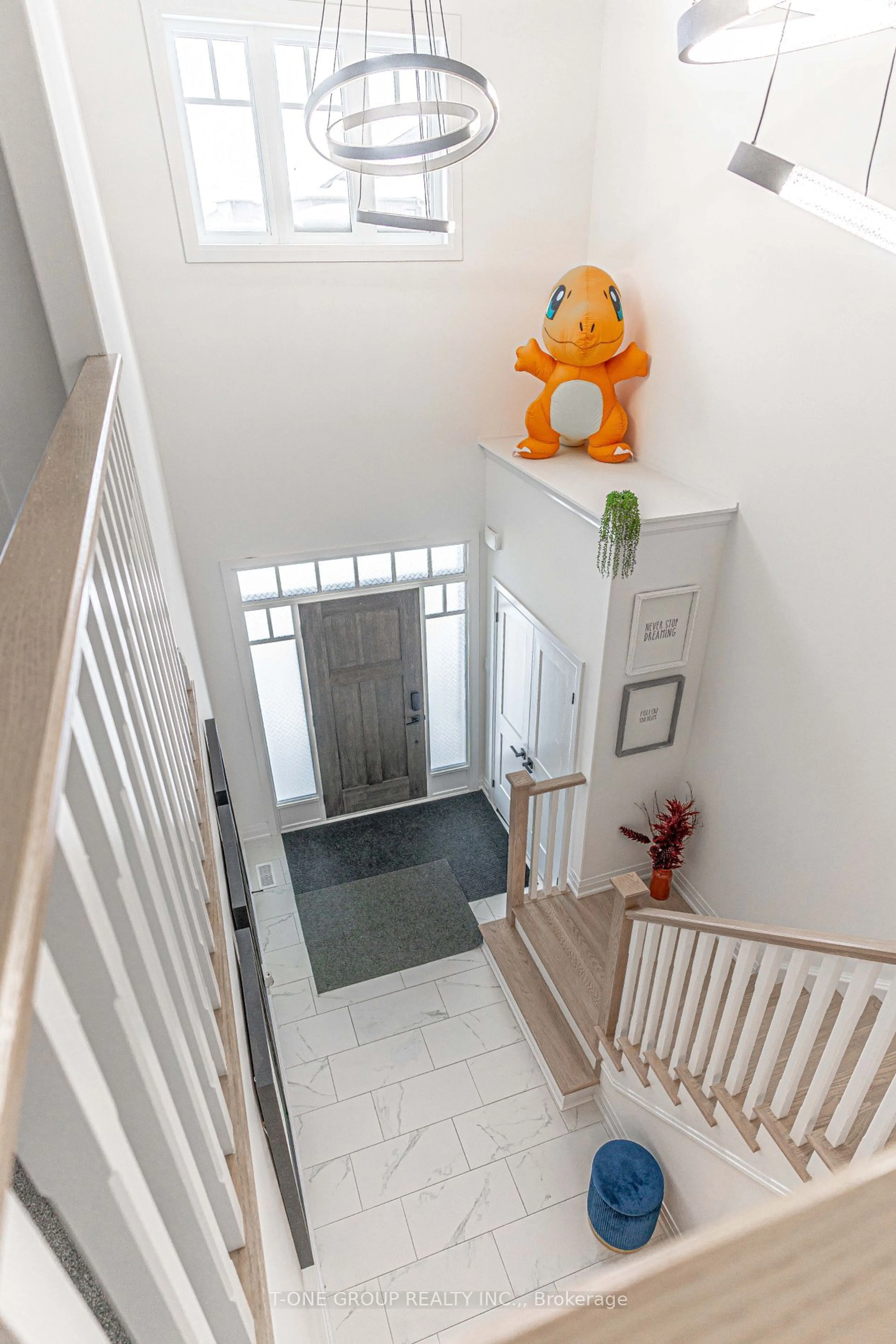 Indoor foyer for 41 Maidens Cres, Collingwood Ontario L9Y 5M4