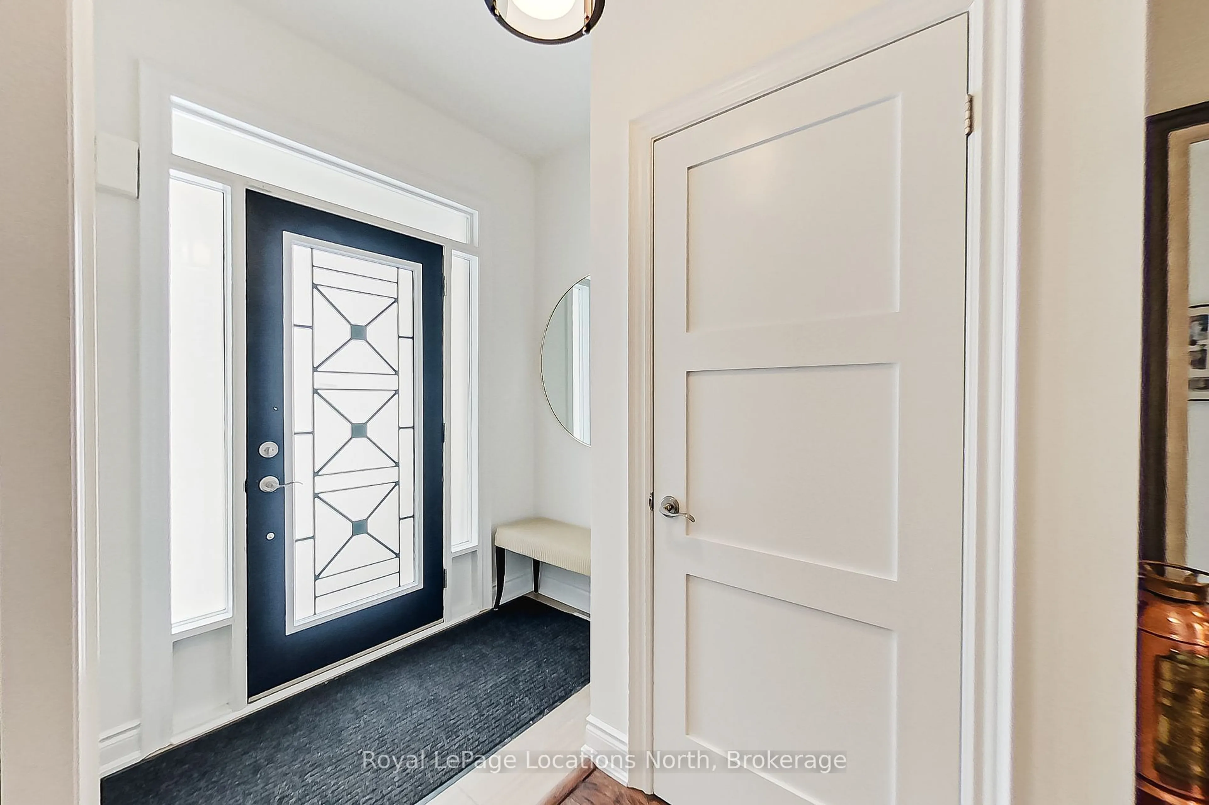 Indoor entryway for 93 Sandy Coast Cres, Wasaga Beach Ontario L9Z 0G1