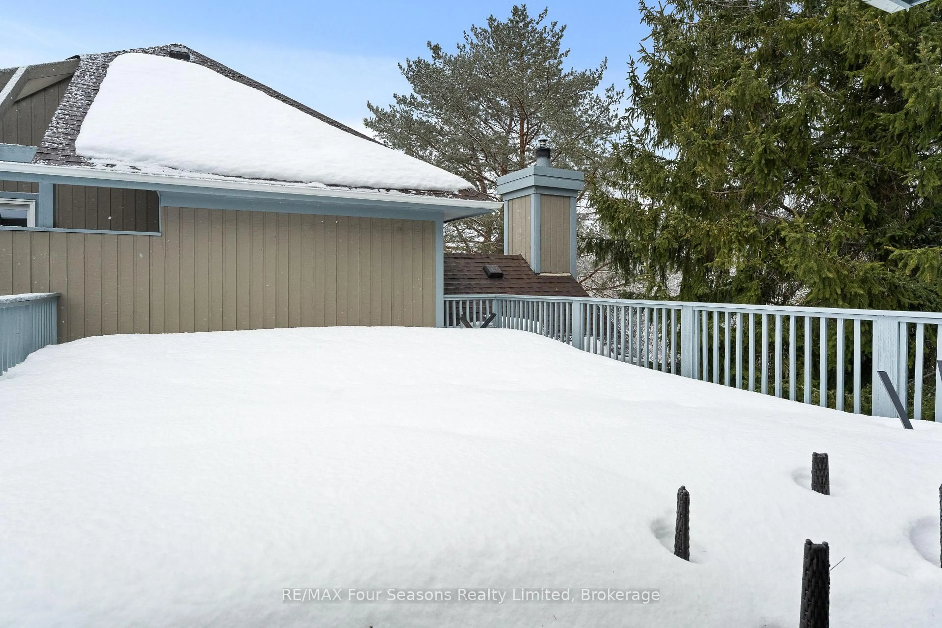 Patio, unknown for 912 Cedar Pointe Crt, Collingwood Ontario L9Y 5C7