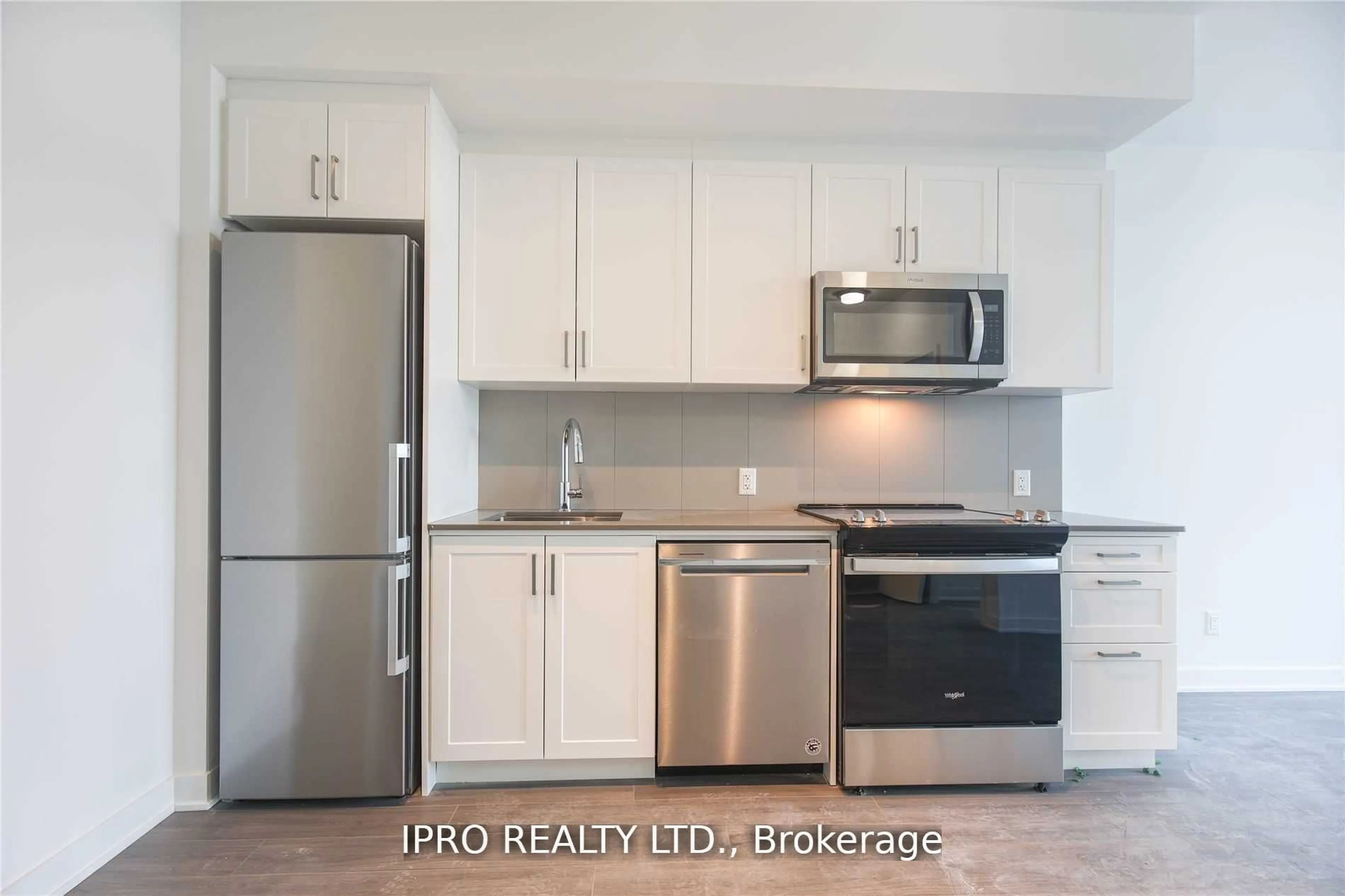 Standard kitchen, unknown for 681 Yonge St #110, Barrie Ontario L9J 0K1