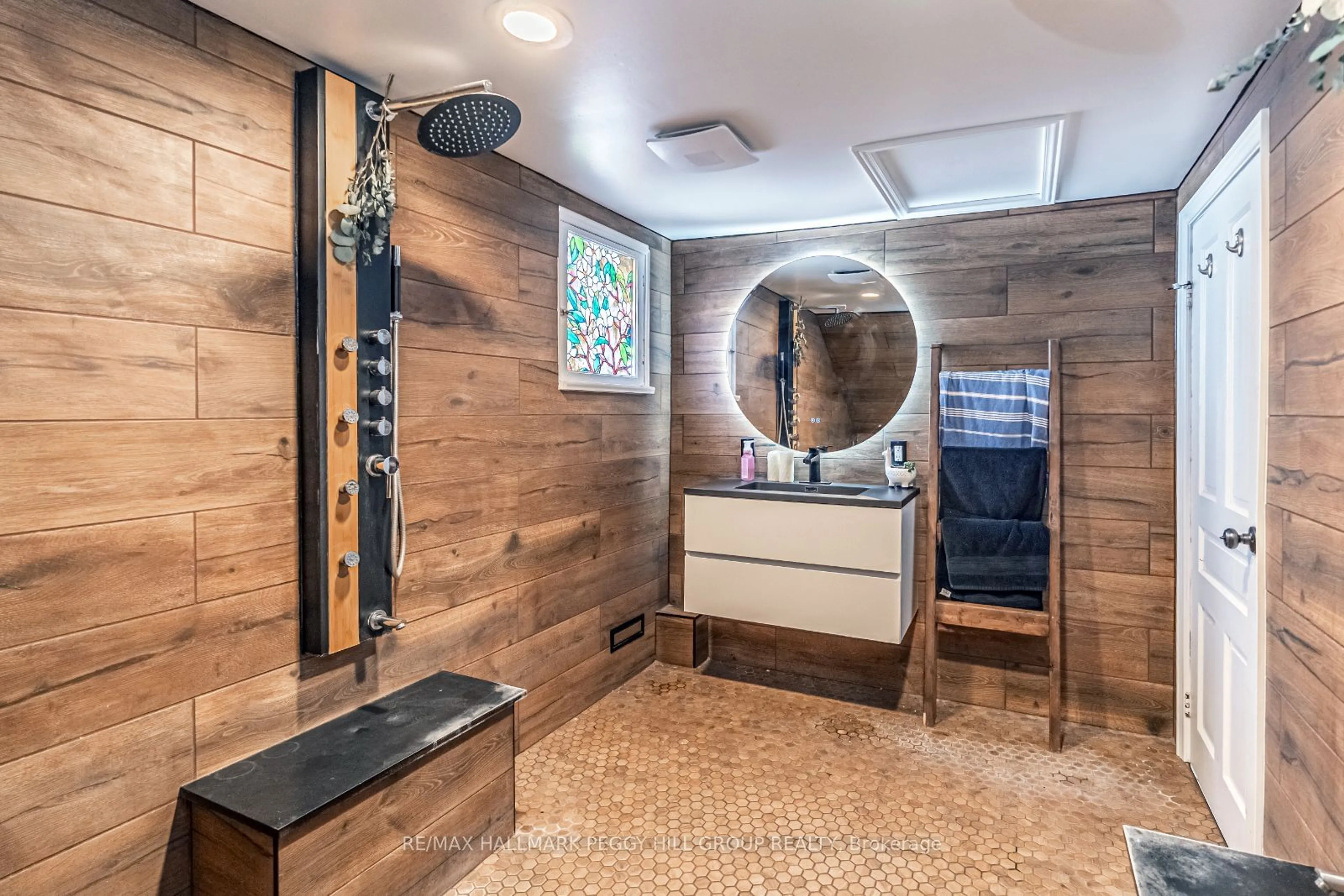 Contemporary bathroom, unknown for 8 Balm Beach Rd, Tiny Ontario L0L 2J0