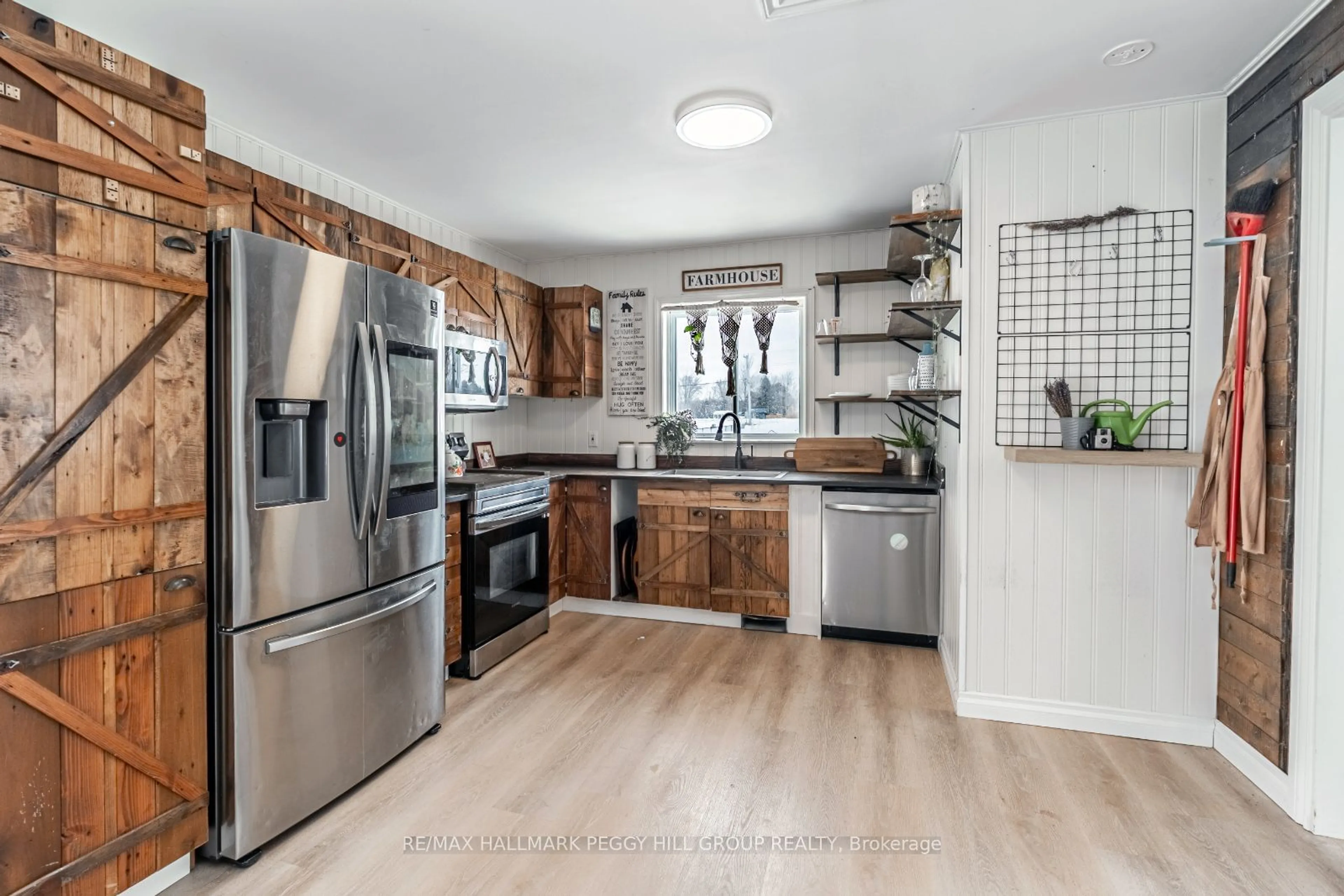 Open concept kitchen, unknown for 8 Balm Beach Rd, Tiny Ontario L0L 2J0