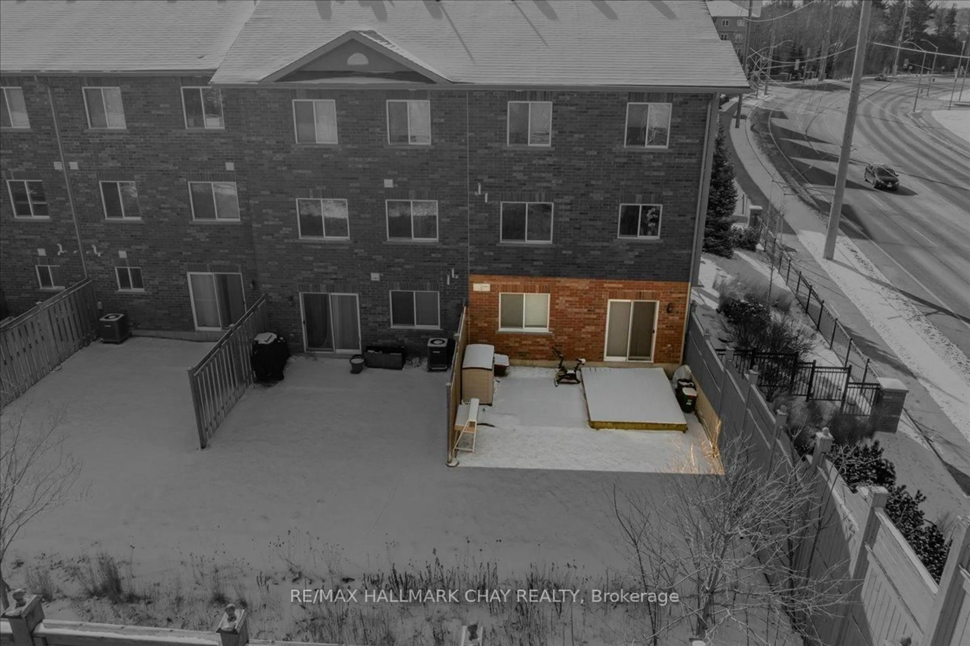 A pic from outside/outdoor area/front of a property/back of a property/a pic from drone, street for 57 FERNDALE Dr #1, Barrie Ontario L4N 5W9