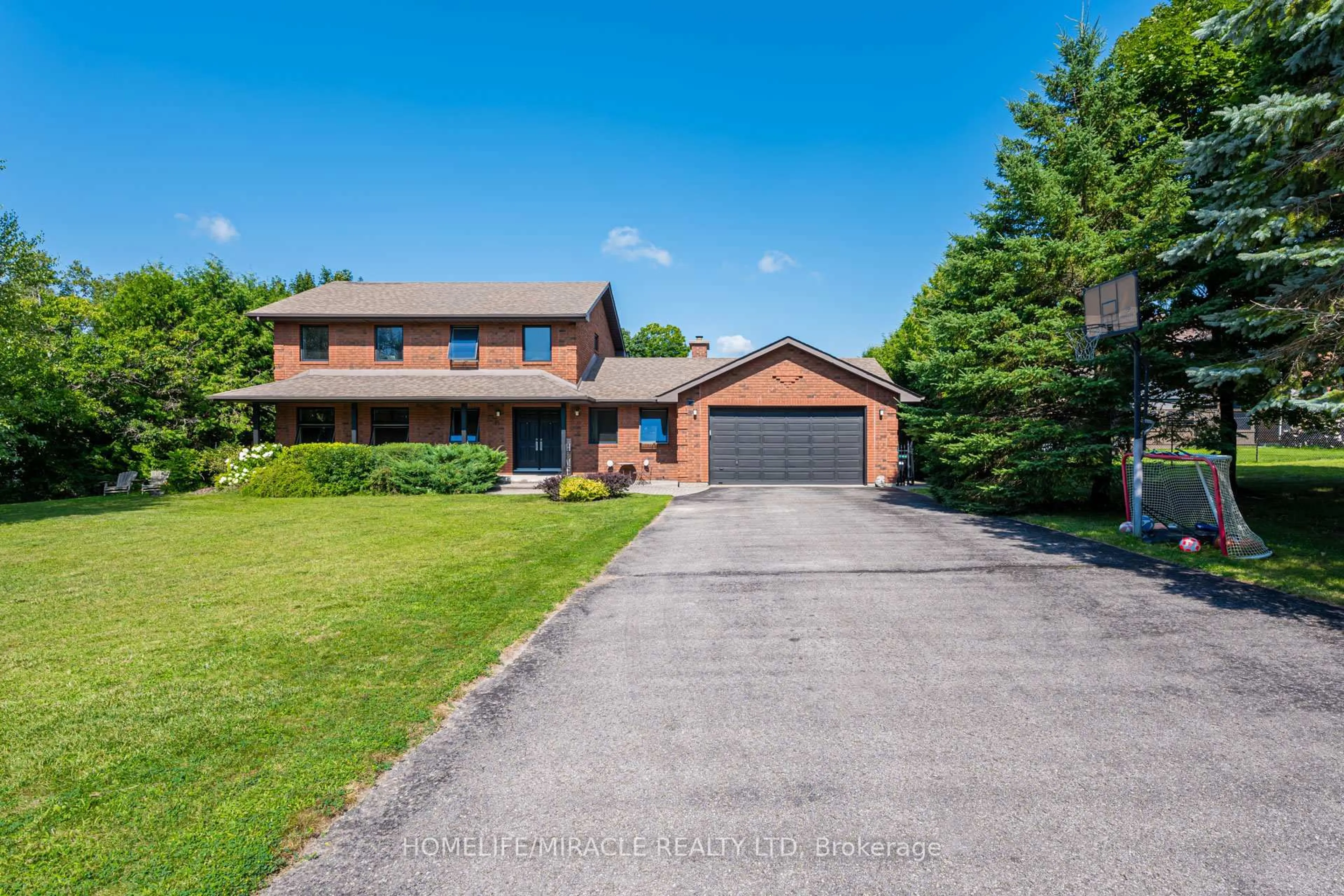 A pic from outside/outdoor area/front of a property/back of a property/a pic from drone, street for 71 Nicholson Cres, Springwater Ontario L9X 0G9