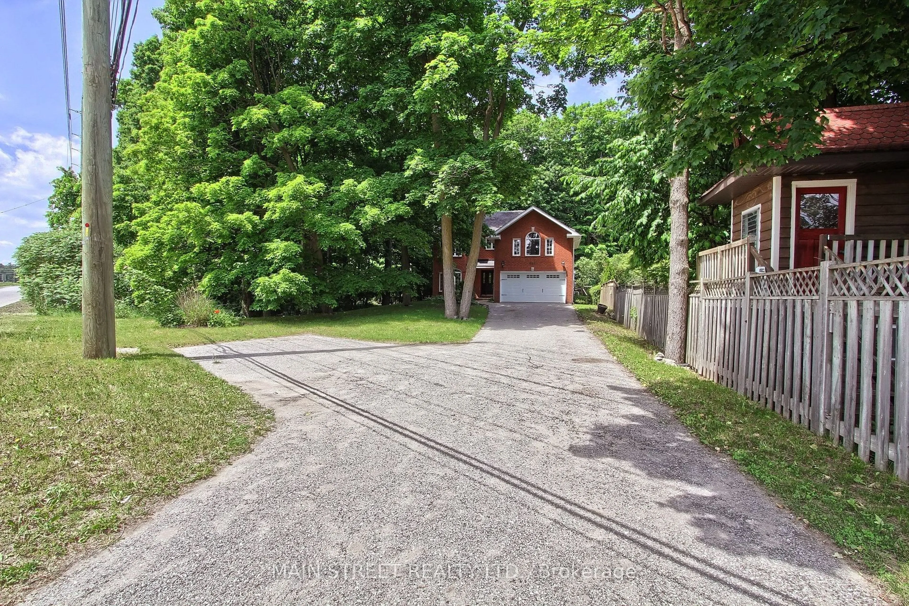 A pic from outside/outdoor area/front of a property/back of a property/a pic from drone, street for 443 Sunnidale Rd, Barrie Ontario L4N 7A8