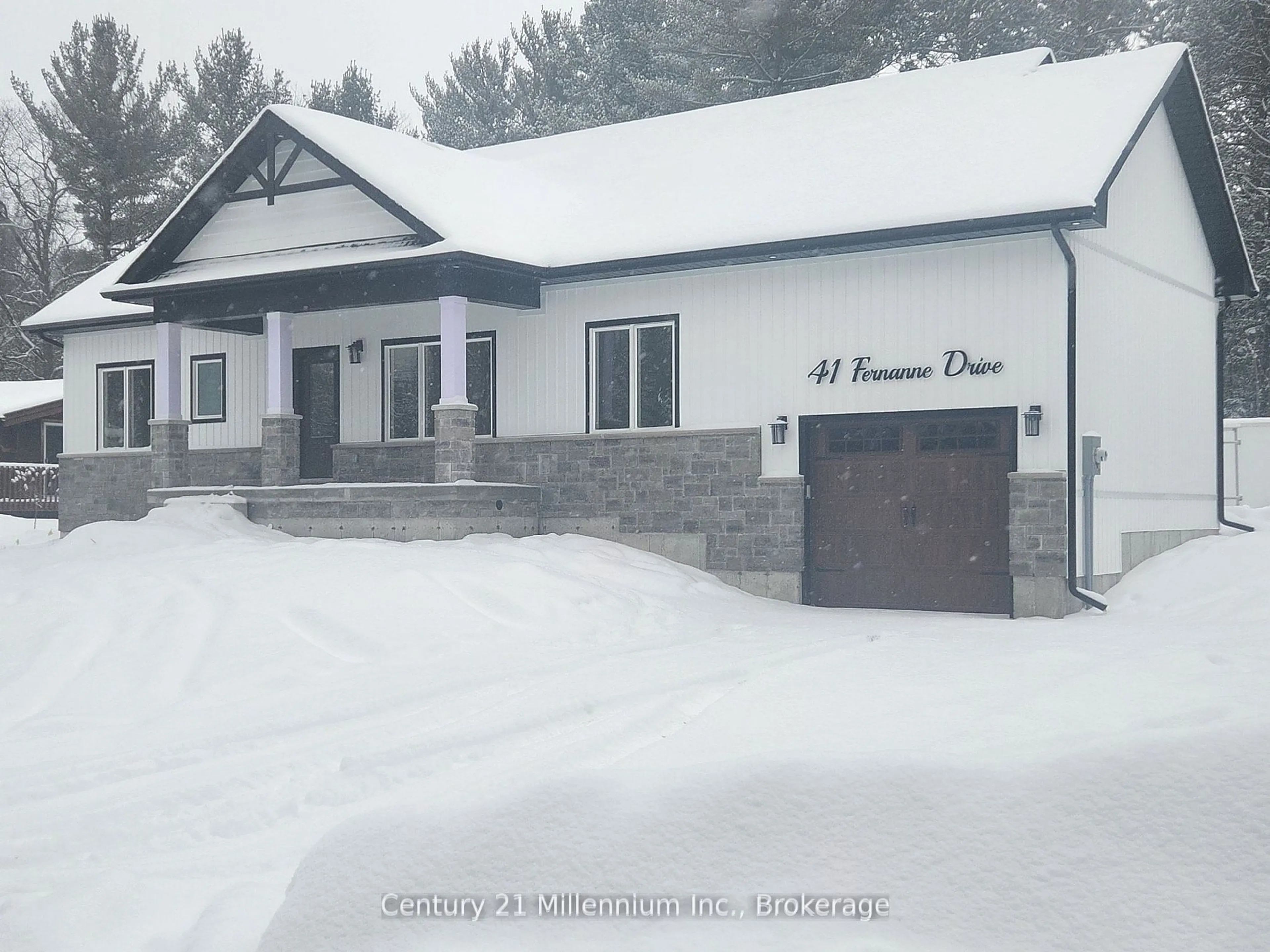 Indoor foyer for 41 Fernanne Dr, Tiny Ontario L0L 2J0