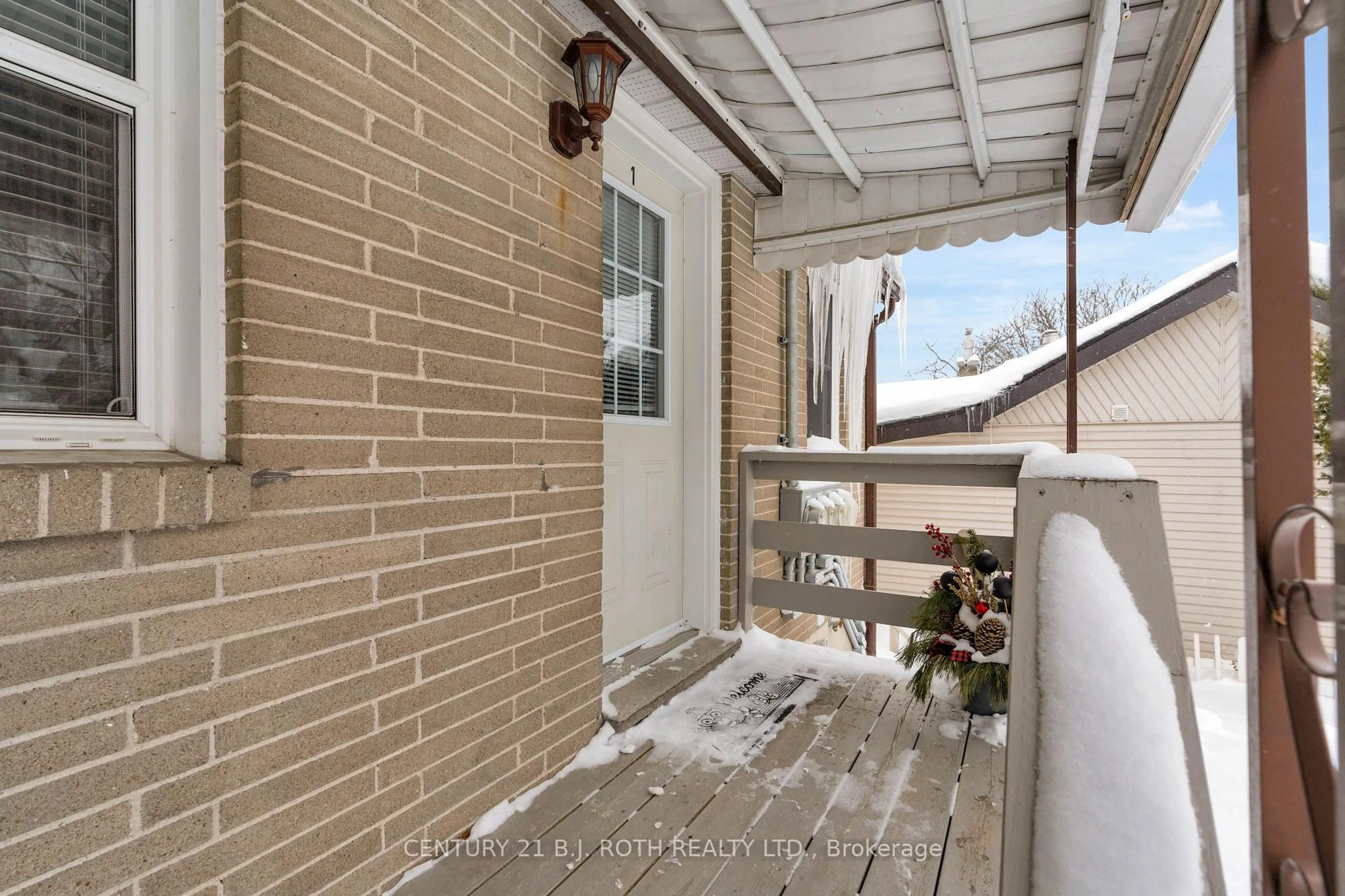 Patio, street for 128 Berczy St, Barrie Ontario L4M 3R4