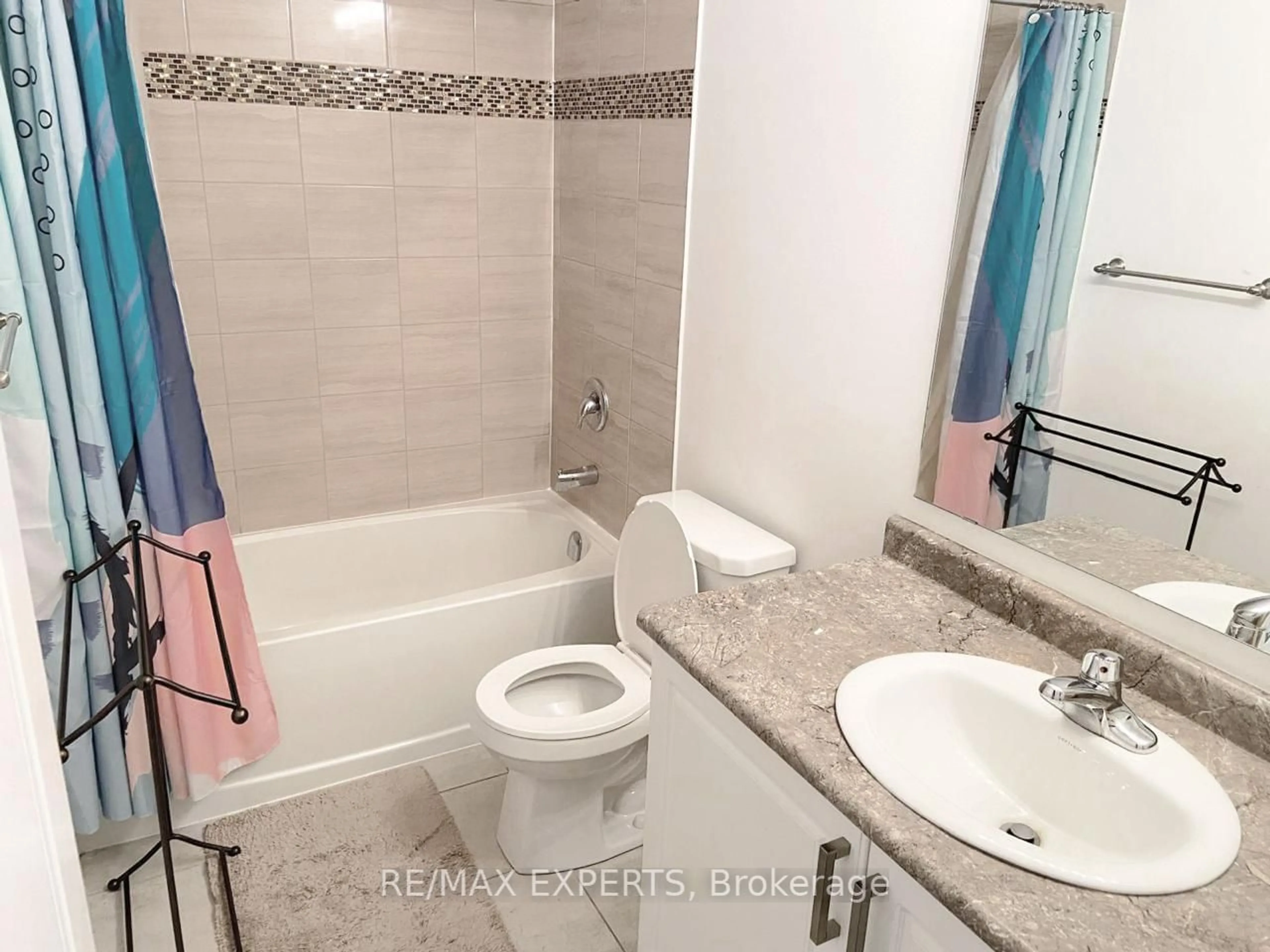 Standard bathroom, ceramic/tile floor for 8 Brown Bear St, Barrie Ontario L9J 0H8