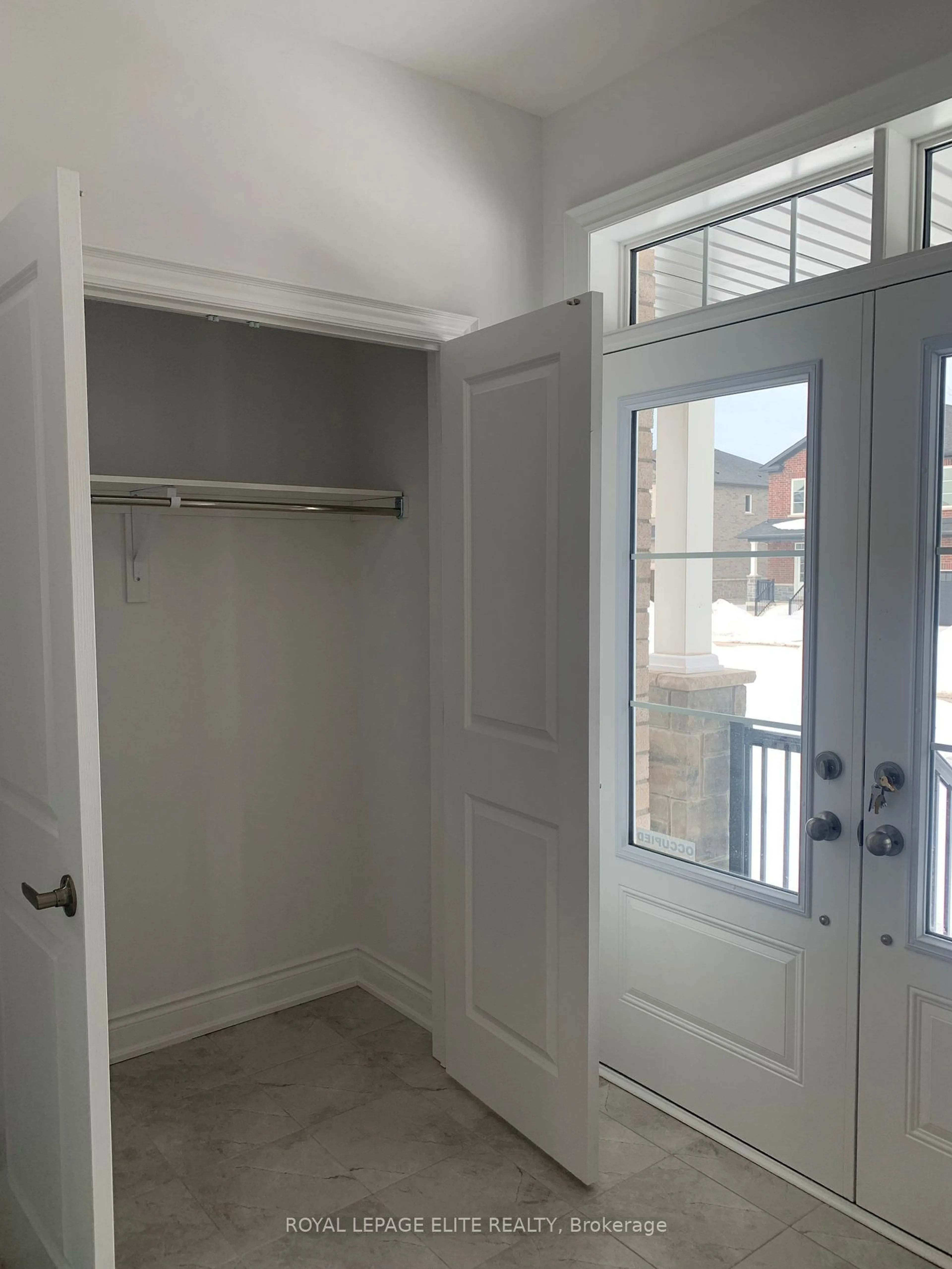 Indoor entryway for 23 AMBER Dr, Wasaga Beach Ontario L9Z 0R9