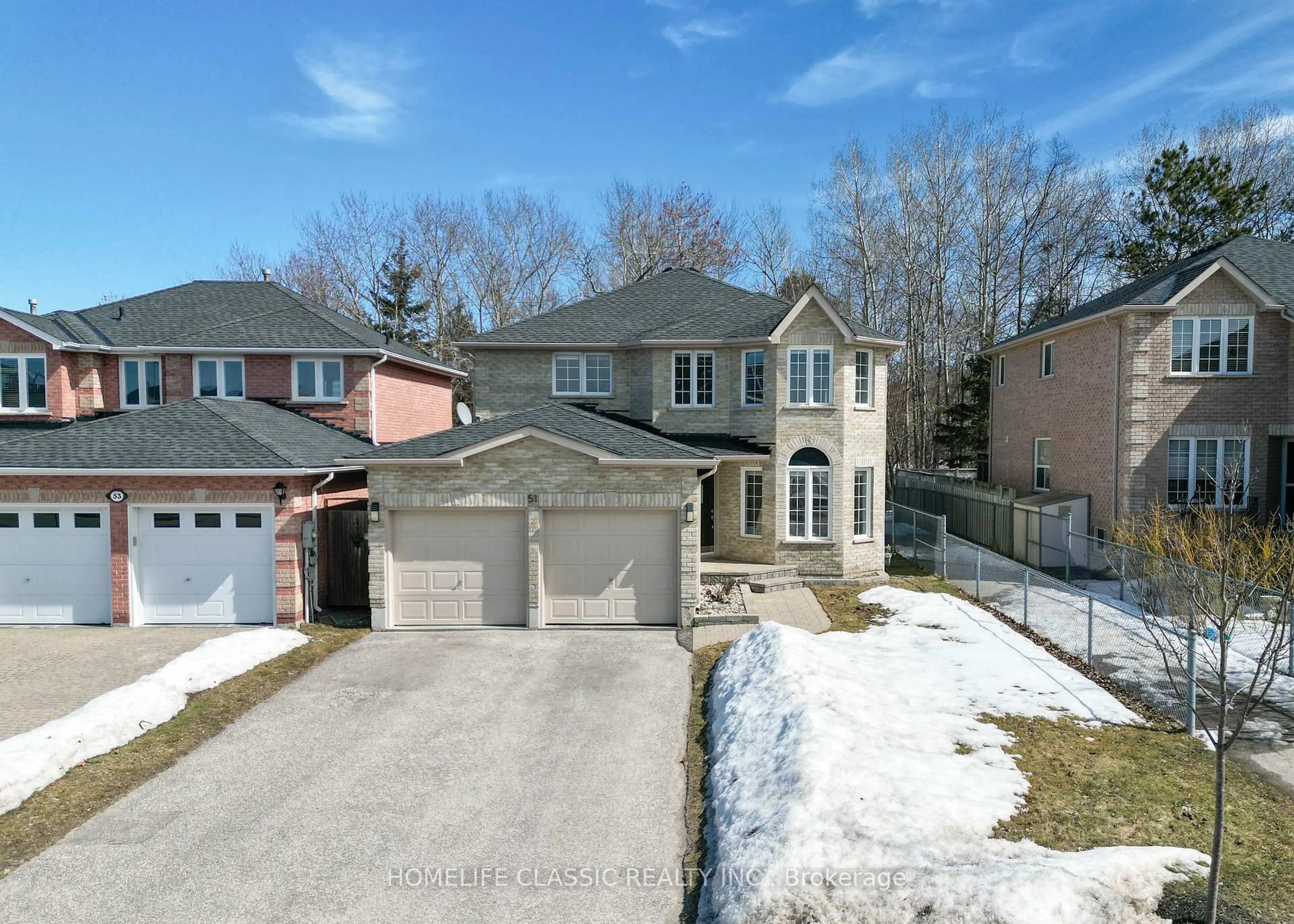 A pic from outside/outdoor area/front of a property/back of a property/a pic from drone, street for 51 Hawkins Dr, Barrie Ontario L4N 0A7