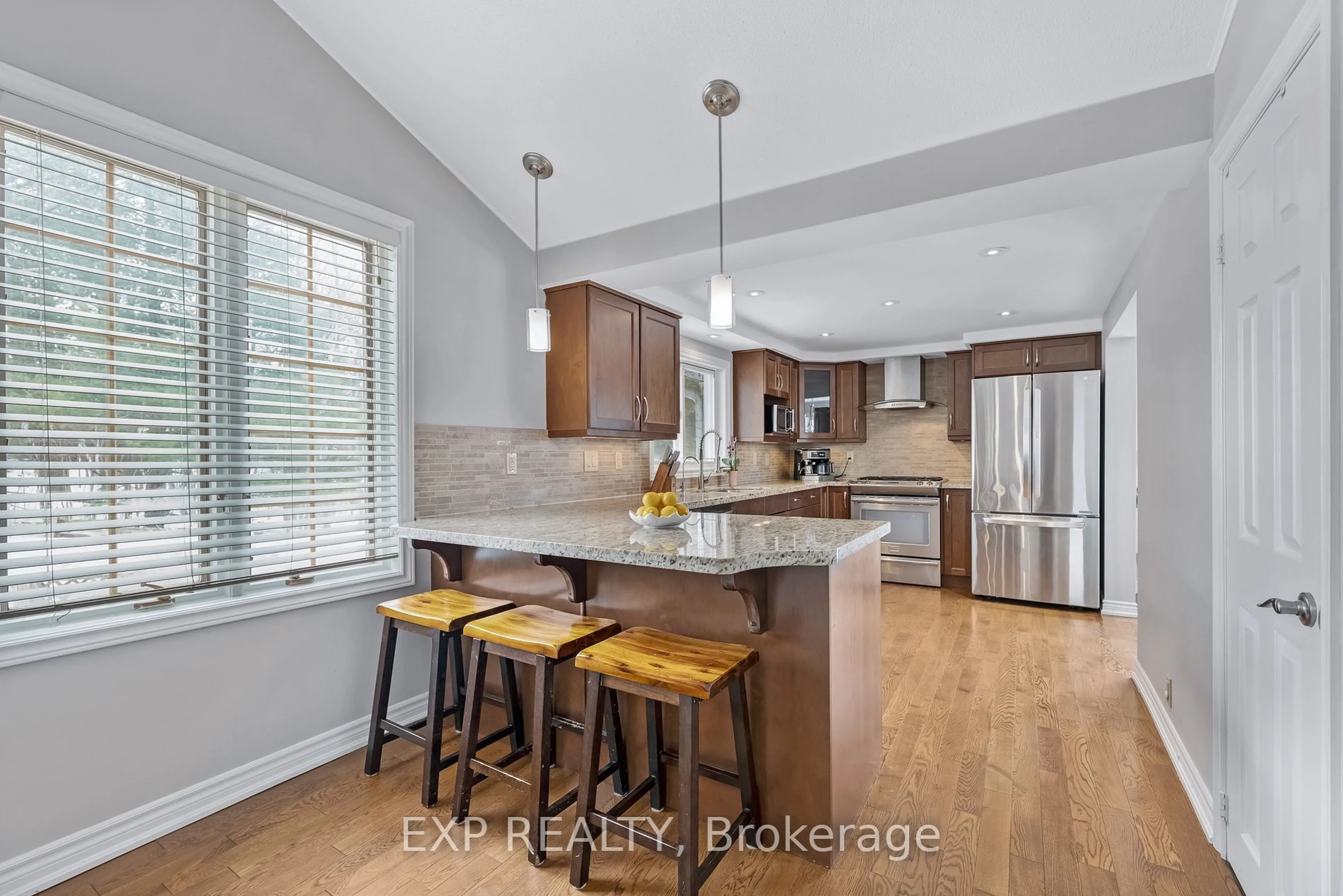 Open concept kitchen, ceramic/tile floor for 36 Brennan Ave, Barrie Ontario L4N 3X3