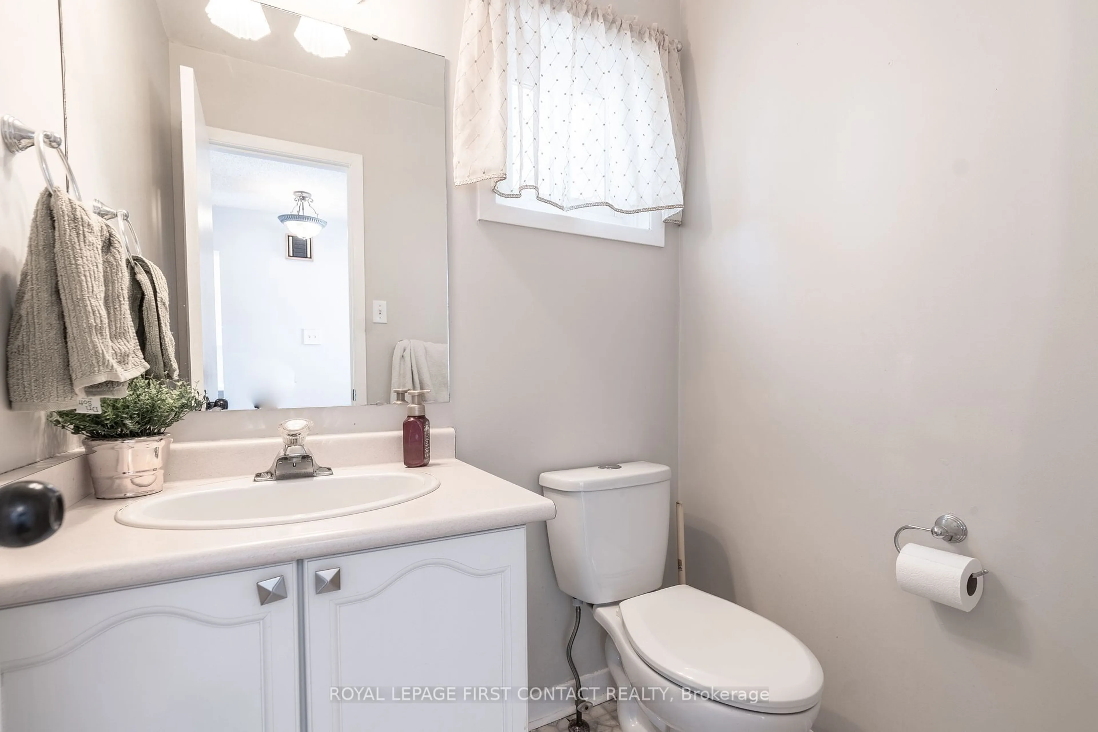 Standard bathroom, unknown for 272 Dodson Rd, Barrie Ontario L4N 7R5