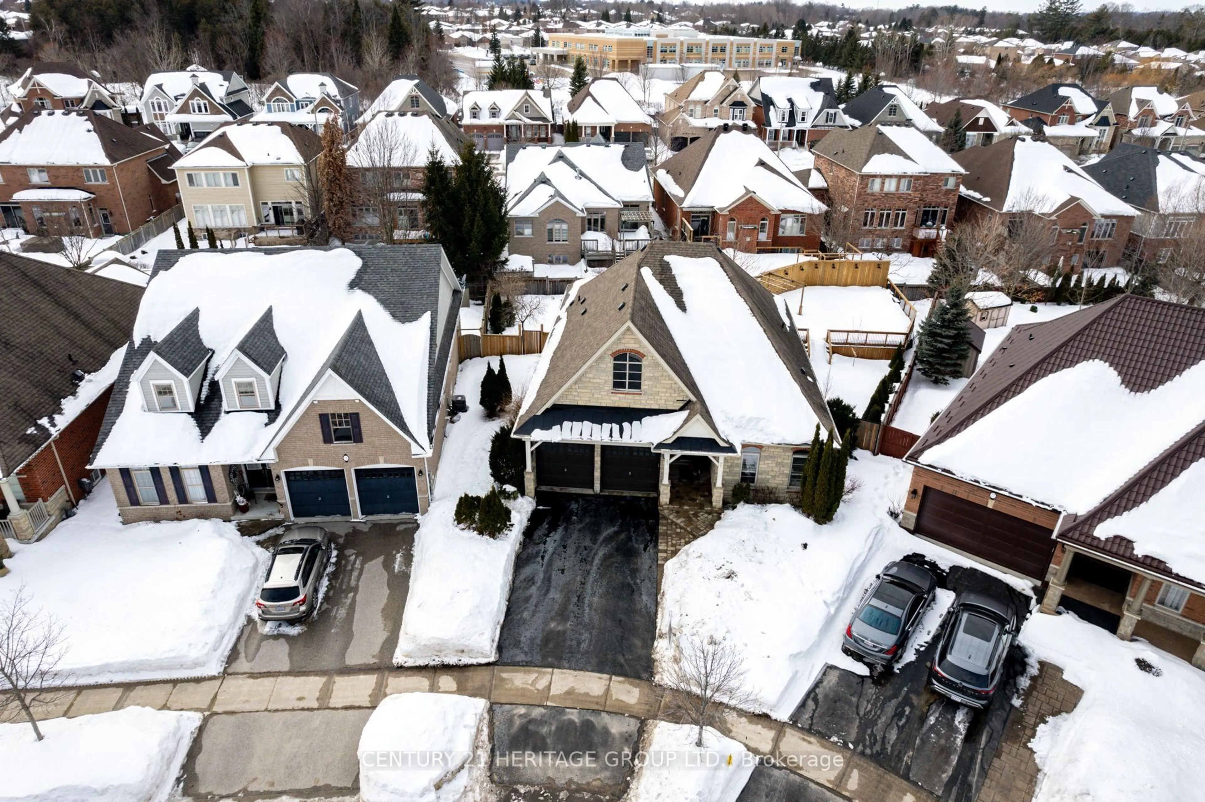 A pic from outside/outdoor area/front of a property/back of a property/a pic from drone, street for 74 Royal Park Blvd, Barrie Ontario L4N 6M7