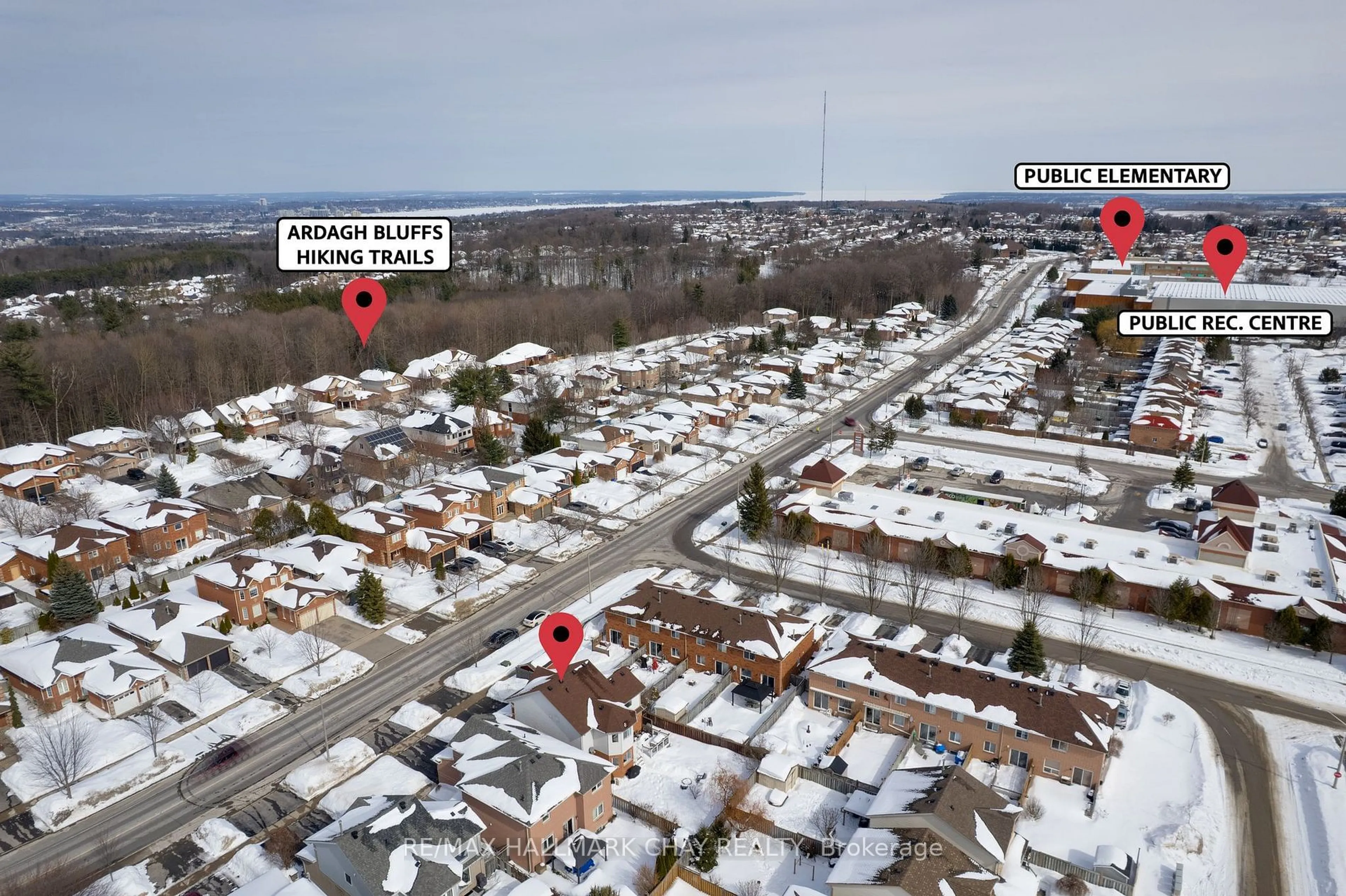 A pic from outside/outdoor area/front of a property/back of a property/a pic from drone, street for 231 Mapleton Ave, Barrie Ontario L4N 8T3