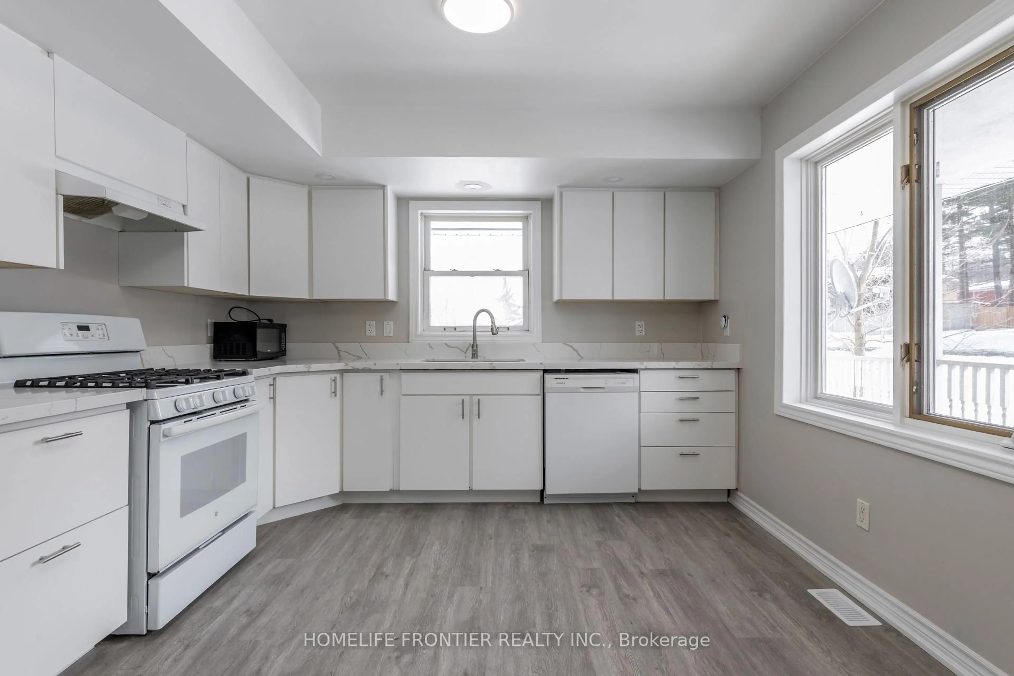 Standard kitchen, unknown for 108 Ardagh Rd, Barrie Ontario L4N 9B7