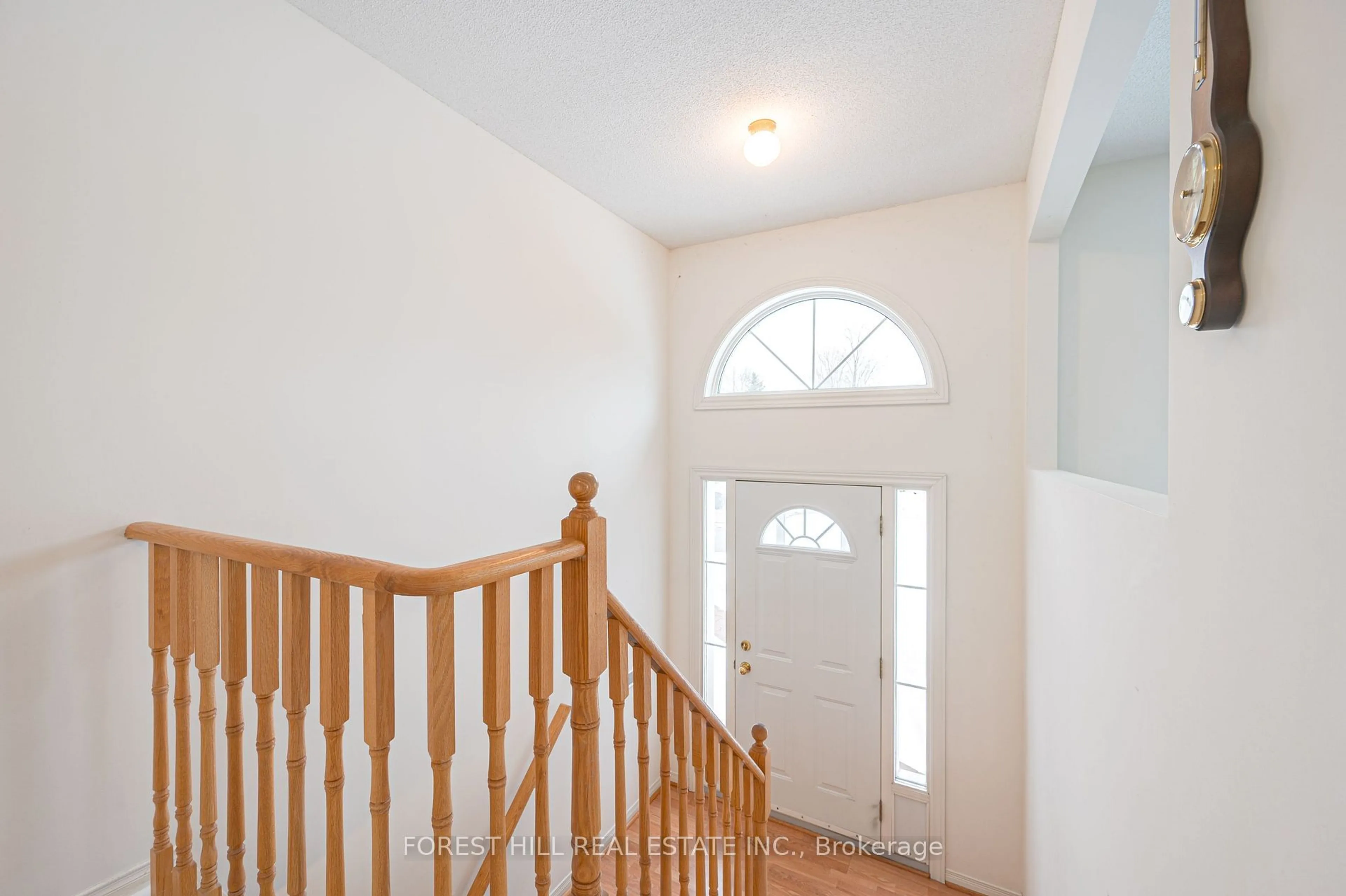 Indoor entryway for 50 Evergreen Cres, Wasaga Beach Ontario L9Z 1B7