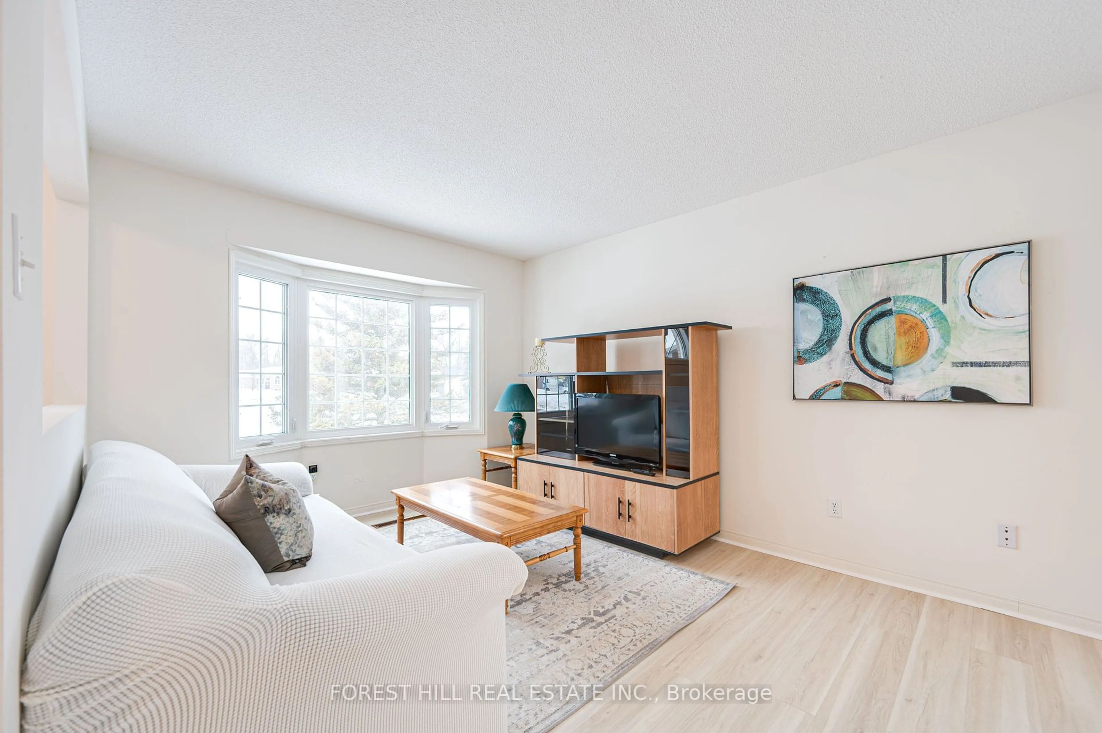 Living room with furniture, wood/laminate floor for 50 Evergreen Cres, Wasaga Beach Ontario L9Z 1B7