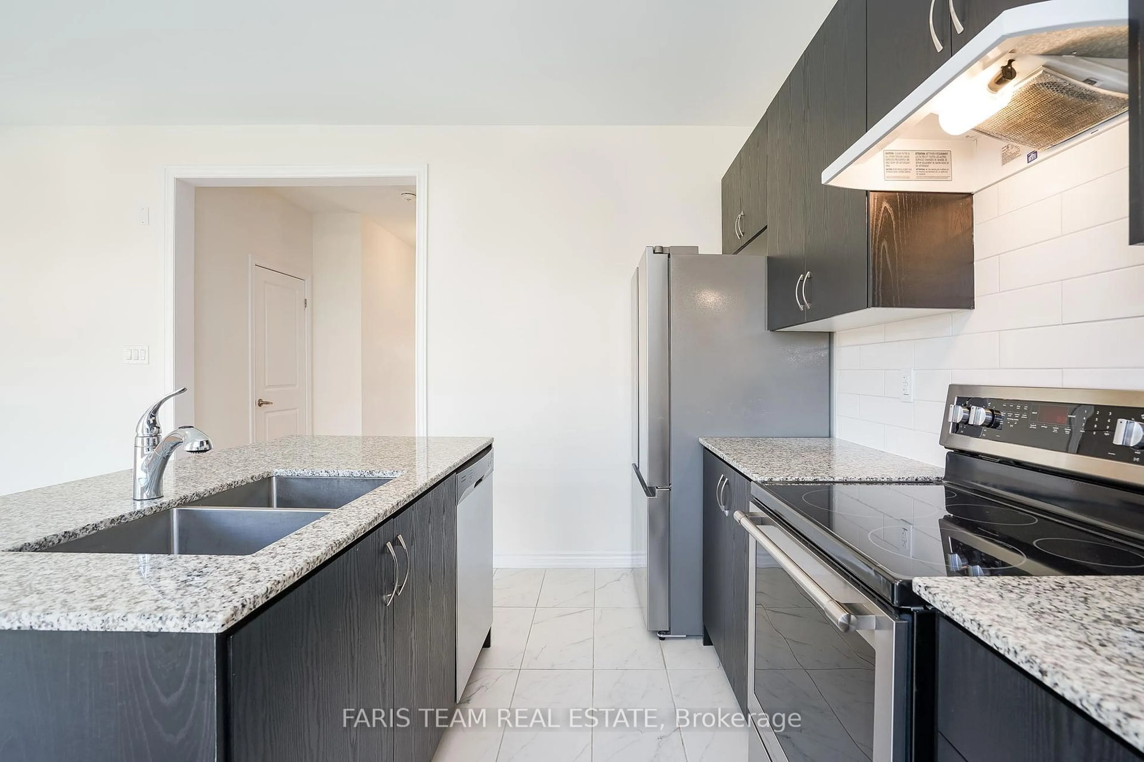 Standard kitchen, unknown for 57 Alnwick St, Barrie Ontario L9J 0L4